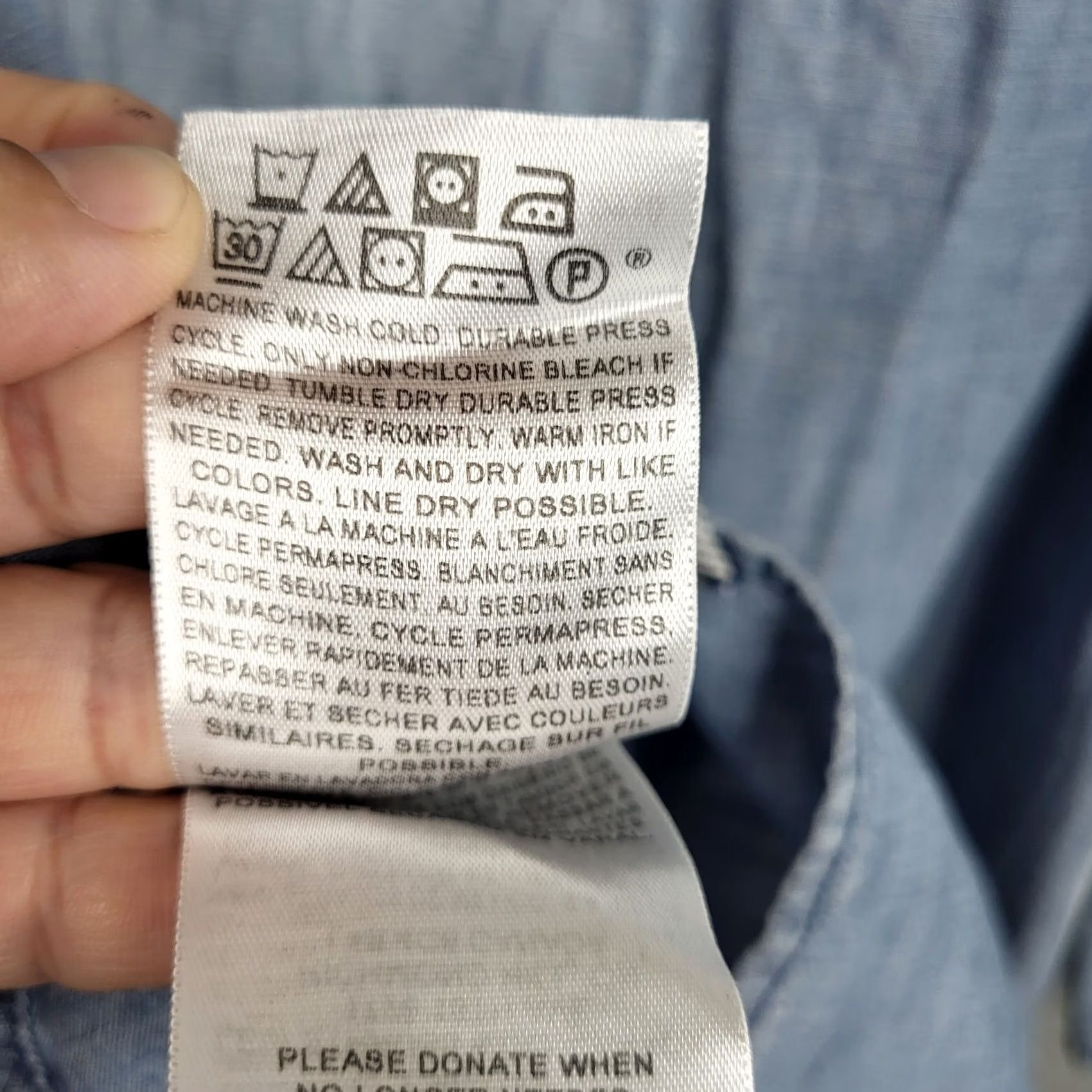 Levi's Levi's Button-Up Chambray Shirt 3/4 Sleeve Women M Blue Regular Size Levi's Shirt Women M Blue Chambray Button-Up 3/4 Sleeve Casual Everyday Size M / US 6-8 / IT 42-44 - 5 Thumbnail