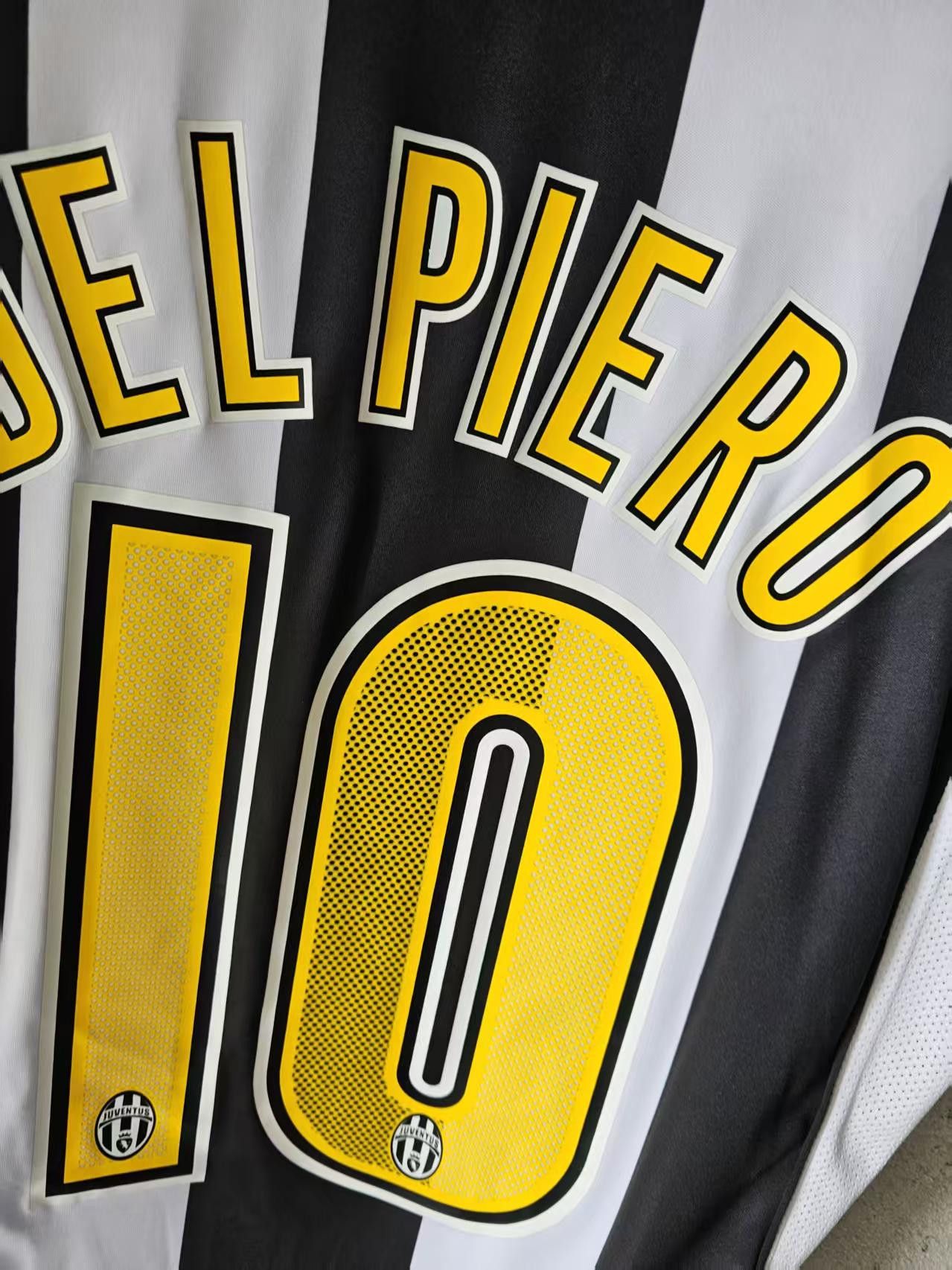 Nike 2004 2005 Juventus #10 del Piero Jersey Size US L / EU 52-54 / 3 - 4 Thumbnail