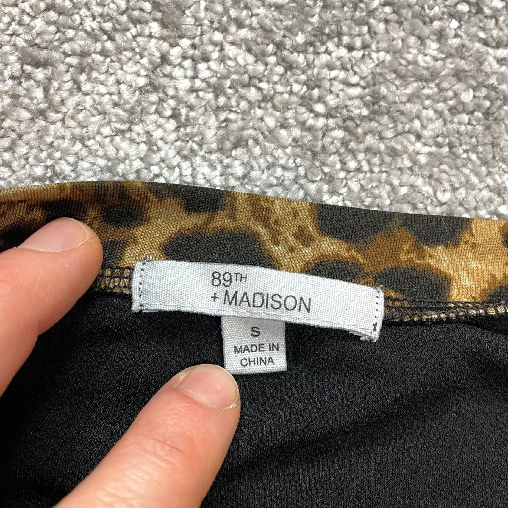 Vintage 89th & Madison Blouse Shirt Womens Small Black Short Sleeve Leopard Print Trim V-Neck Button Knit Polyester Size S / US 4 / IT 40 - 3 Thumbnail