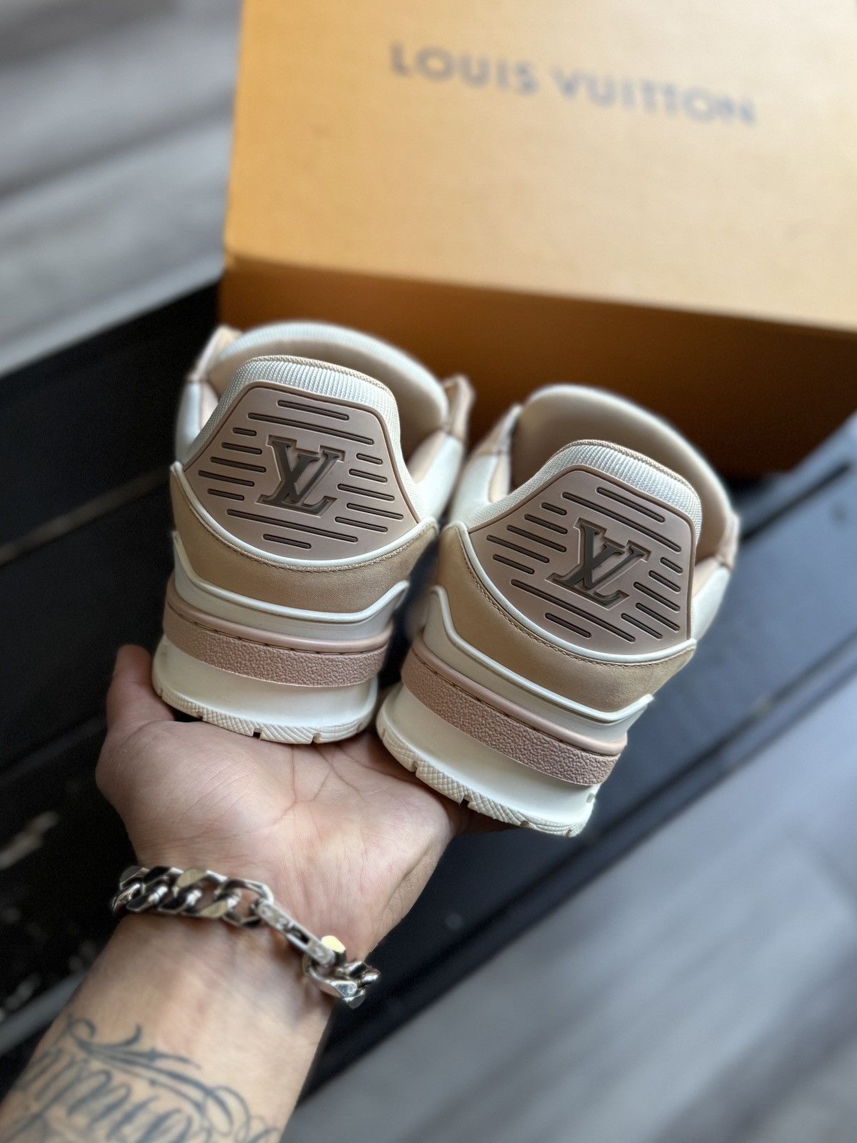 Louis Vuitton Louis Vuitton LV Trainer Sneaker Pink Signature Size US 9 / EU 42 - 6 Thumbnail