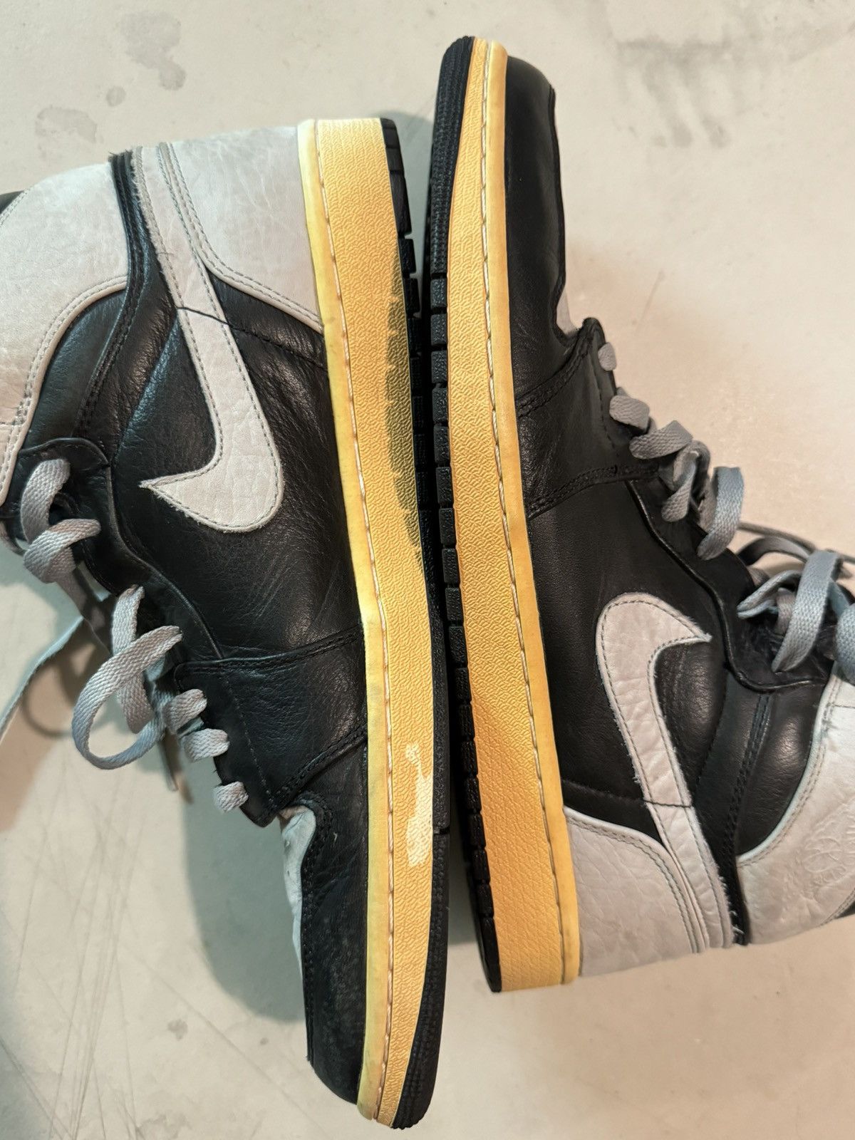 Jordan Brand × Nike Air Jordan 1 Retro High Shadow 2009 Size US 13 / EU 46 - 12 Thumbnail