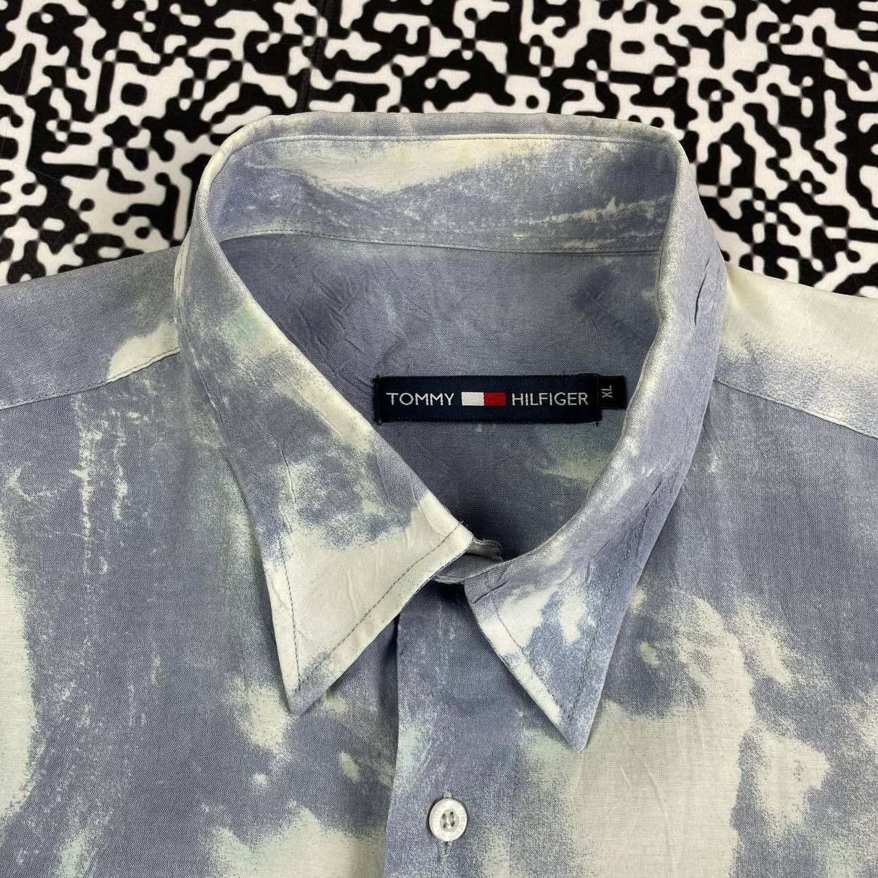 Tommy Hilfiger Vintage Y2K Tommy Hilfiger Retro Art Rare Shirt Size US XL / EU 56 / 4 - 8 Thumbnail