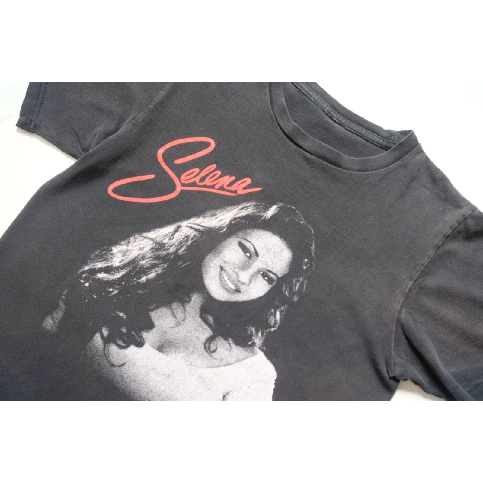 Fruit Of The Loom VINTAGE SALENA SALSA MUSIC TOUR GRAPHIC T SHIRT 90s Y2K FADED BLUE GRAPHIC SZ SM MEN Size US S / EU 44-46 / 1 - 5 Thumbnail
