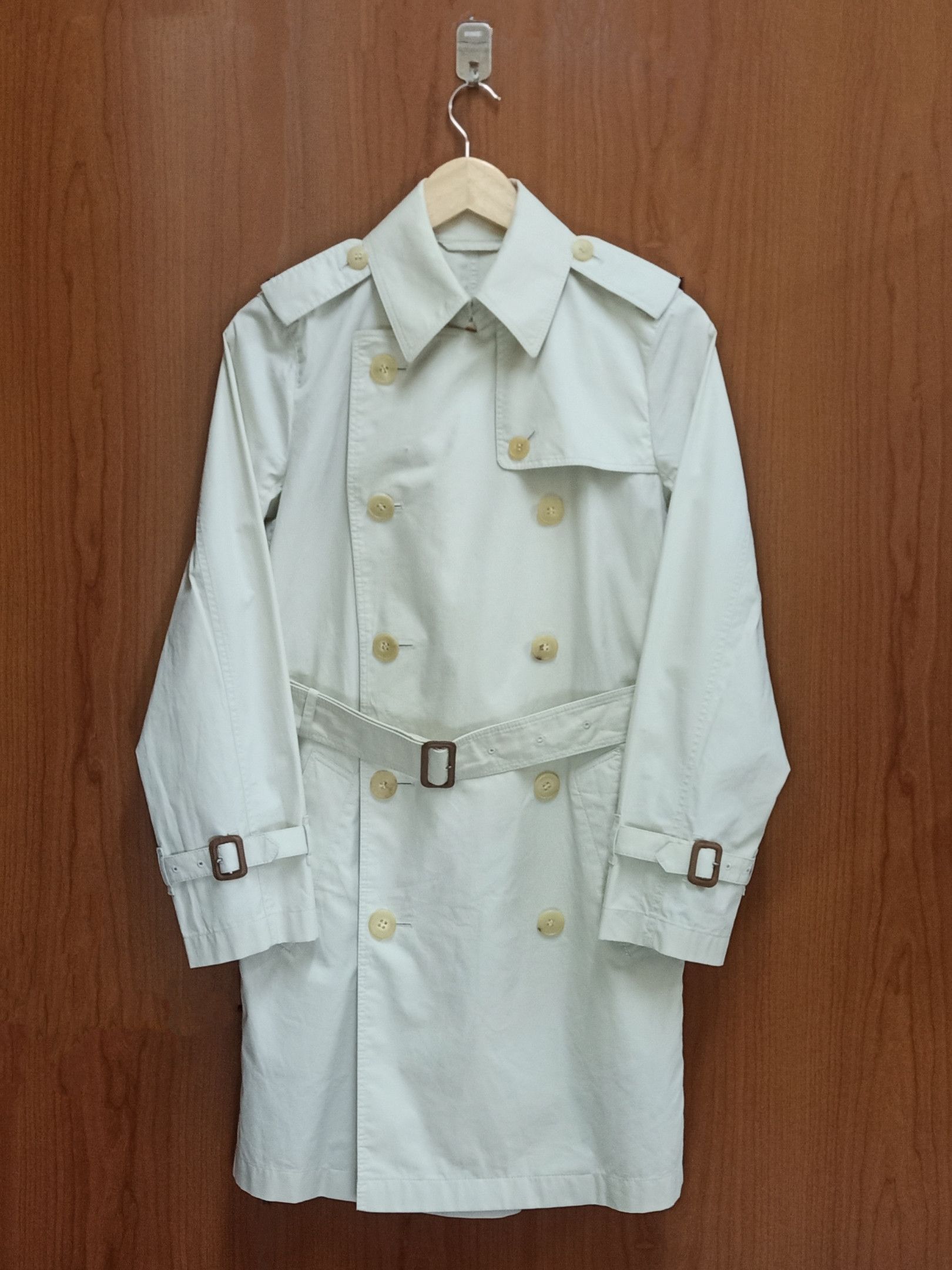 Burberry BURBERRY LONDON Beige Color Button Long Coats Parka Size US S / EU 44-46 / 1 - 1 Thumbnail