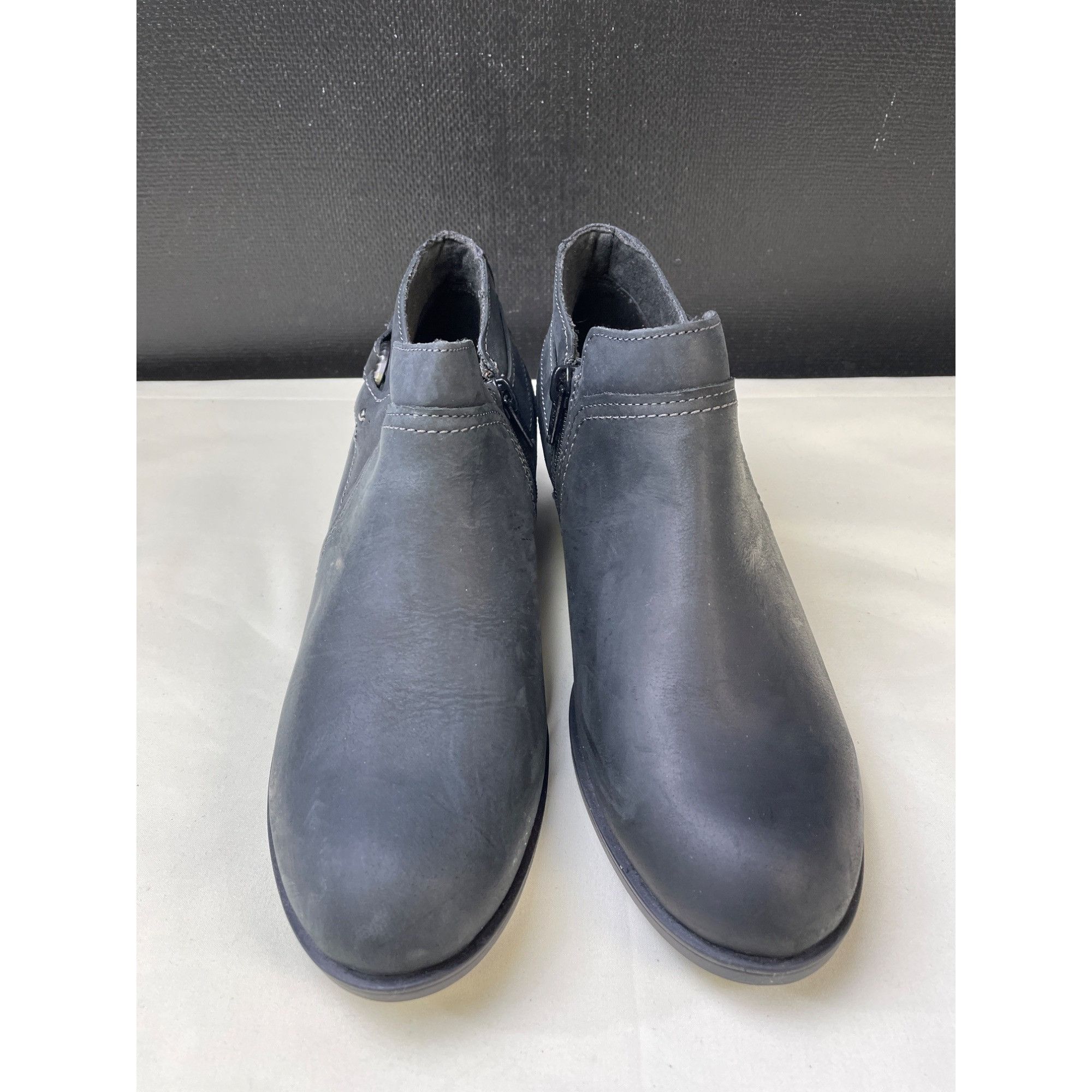 Clarks Clarks Women's Black Ankle Boots/ Shoes Zipper Side Size 7.5 Size US 7.5 / IT 37.5 - 1 Thumbnail