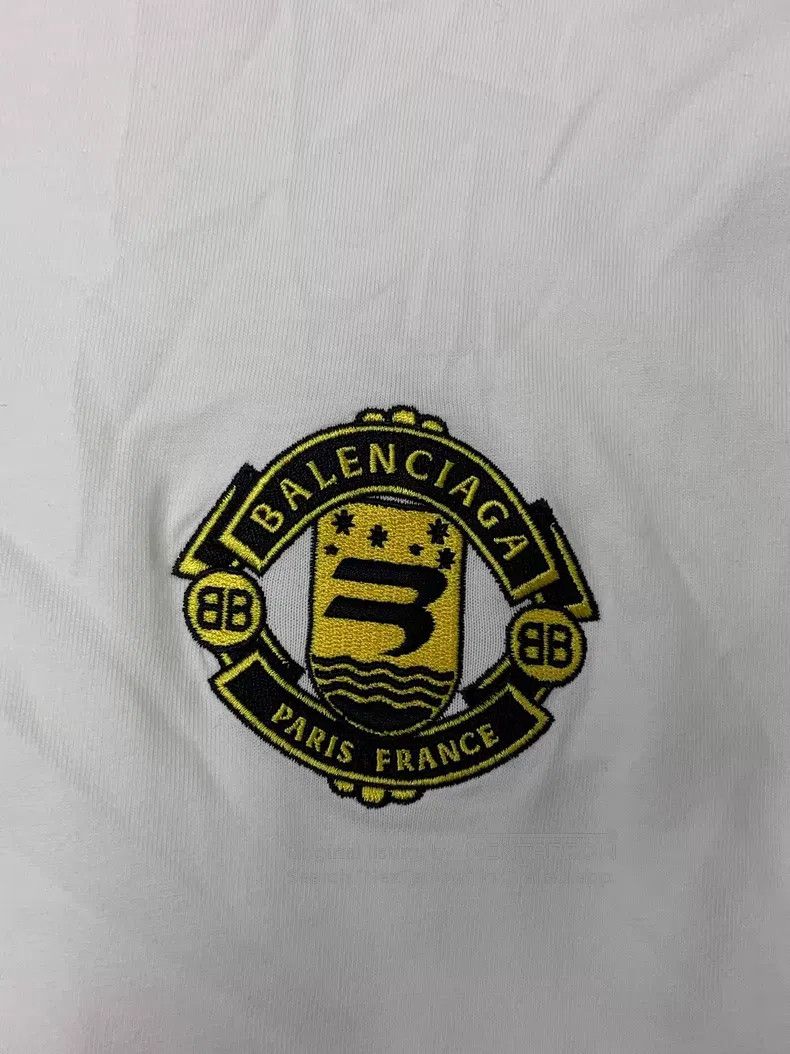 Balenciaga Balenciaga Badge Embellished Round Neck Pullover Short Sle Size US L / EU 52-54 / 3 - 3 Thumbnail