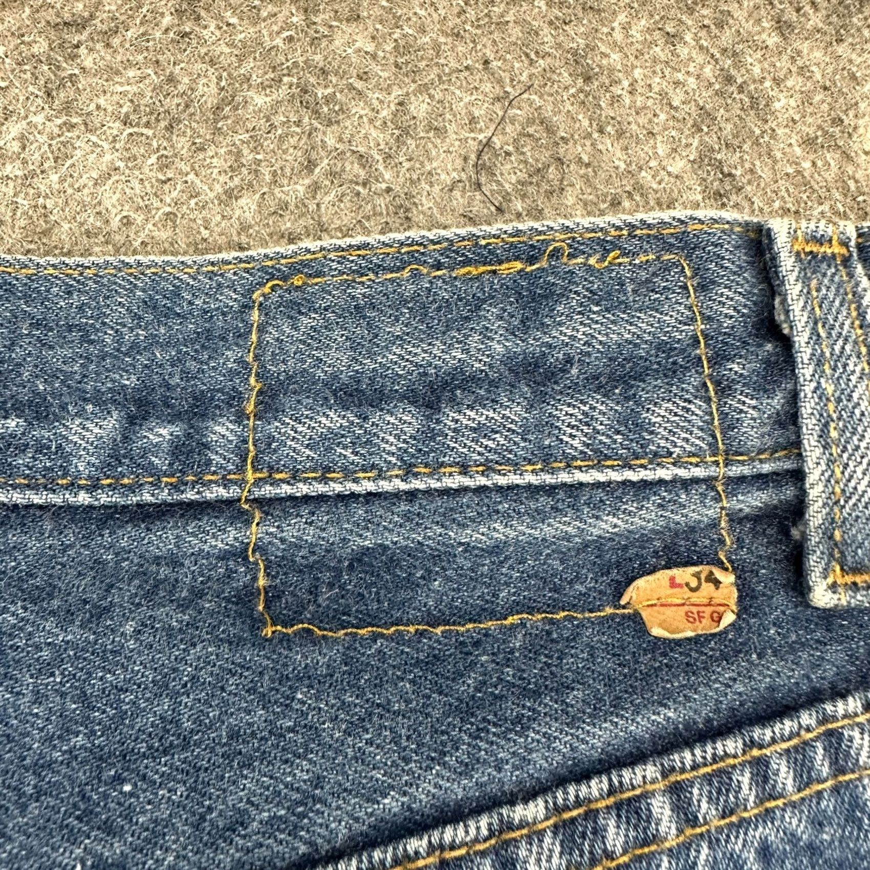 Levi's VINTAGE Levi's 501 Jeans Mens 34x34 Actual 32x32 Blue Medium Wash Cotton USA 80s Jeans Straight 5-Pocket Mens Size US 34 / EU 50 - 4 Thumbnail