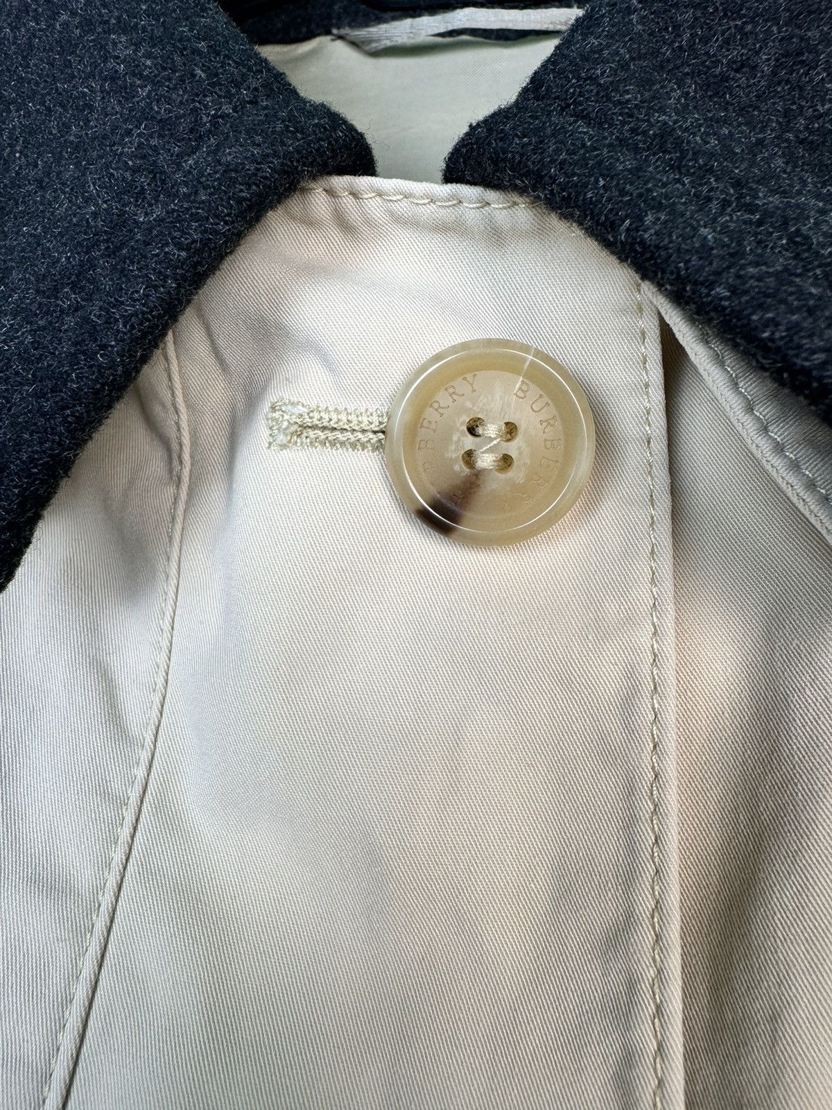 Burberry × Vintage Authentic Vintage Burberry Lined Nova Check Women’s Coat Size L / US 10 / IT 46 - 6 Thumbnail
