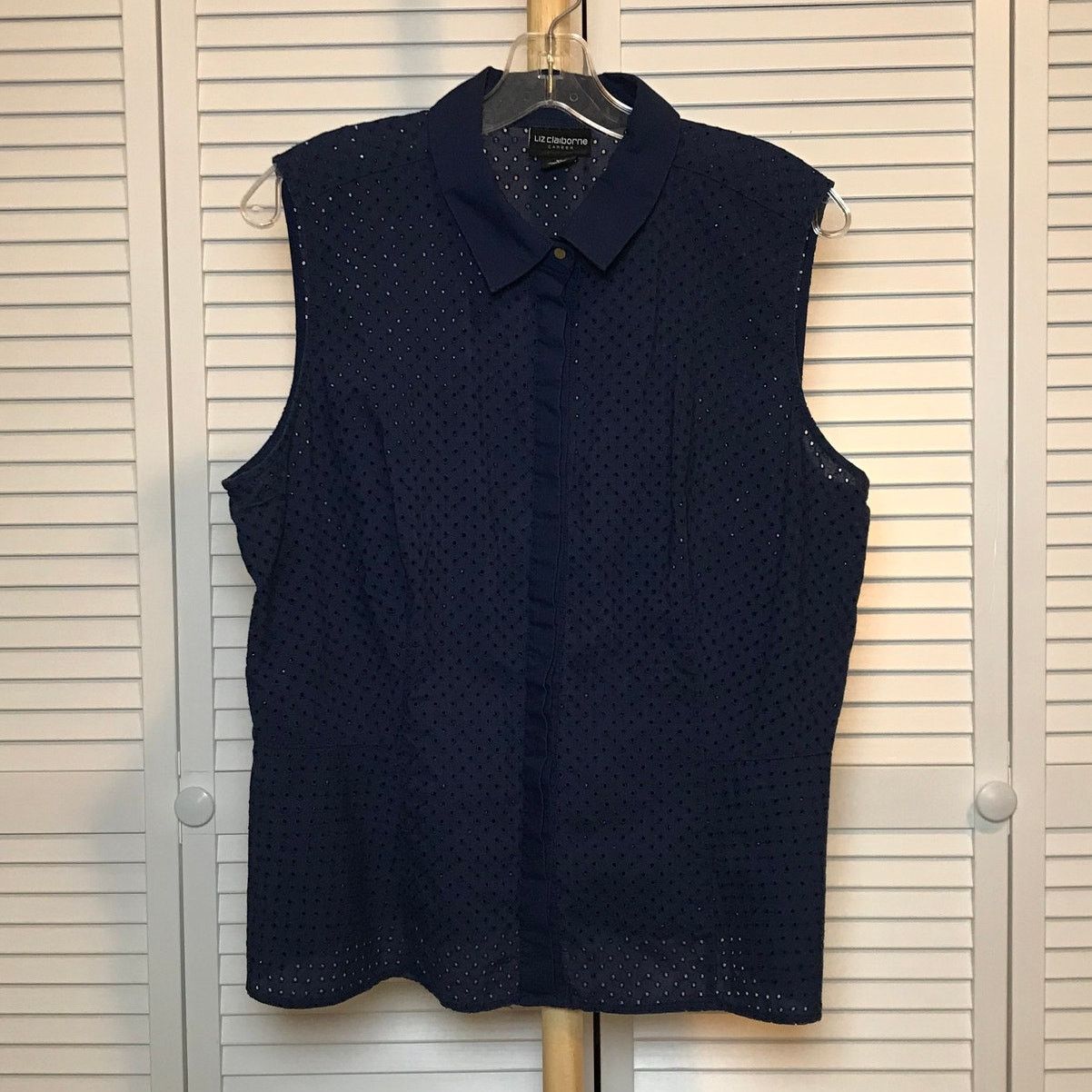 Other Liz Claiborne Embroidered Collared Sleeveless Blouse XL Size XL / US 12-14 / IT 48-50 - 1 Thumbnail