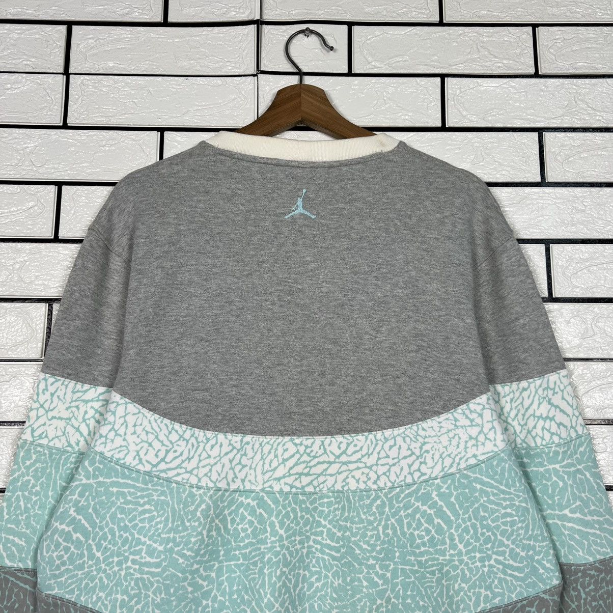 Jordan Brand AIR JORDAN Embroidered Logo Colorblock Sweatshirt #3946-C180 Size US L / EU 52-54 / 3 - 15 Thumbnail