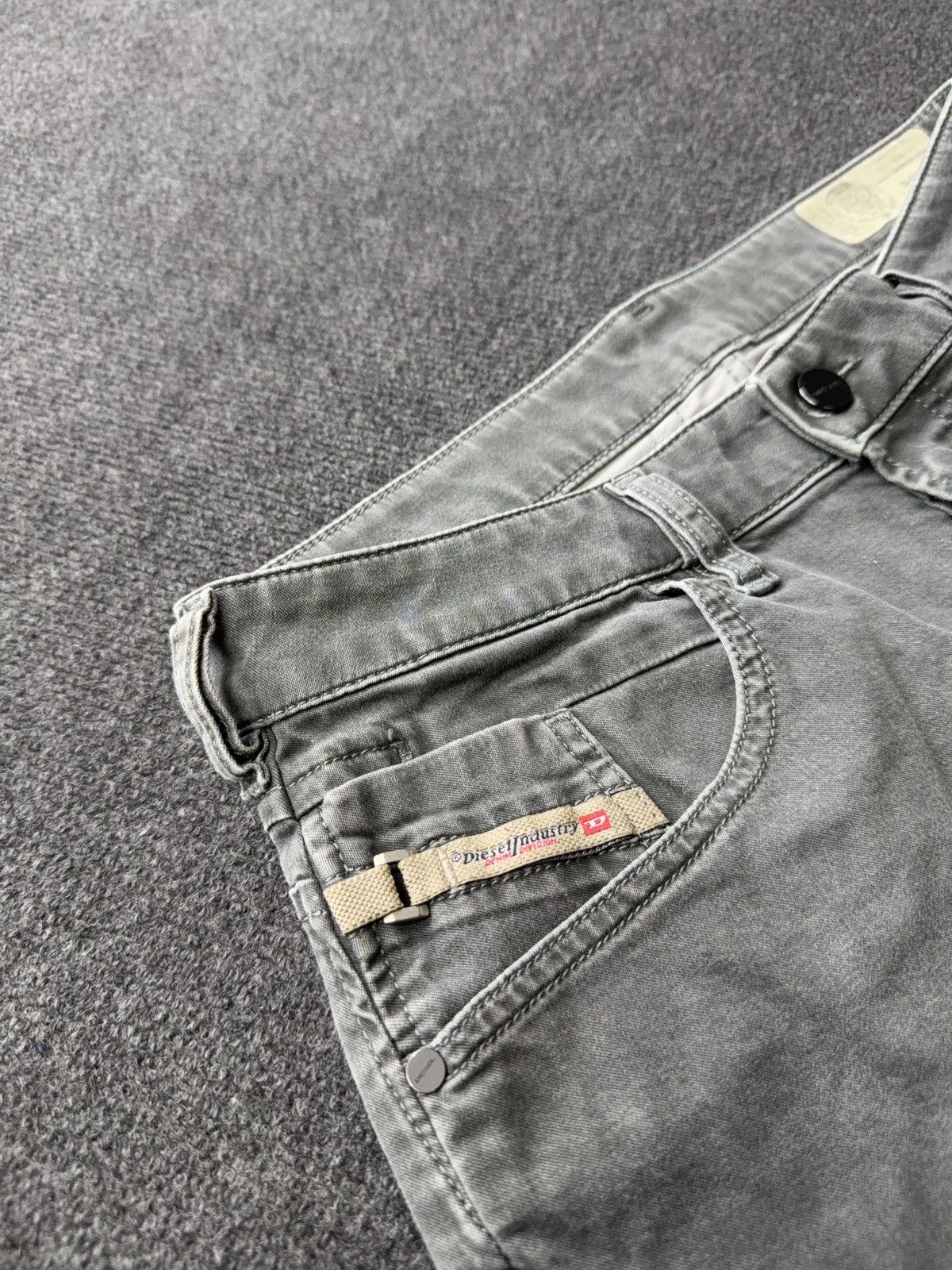 Diesel Luxury 00s Diesel D-BAZER Grey Faded Tapered Jeans Archive Size US 28 / EU 44 - 13 Thumbnail