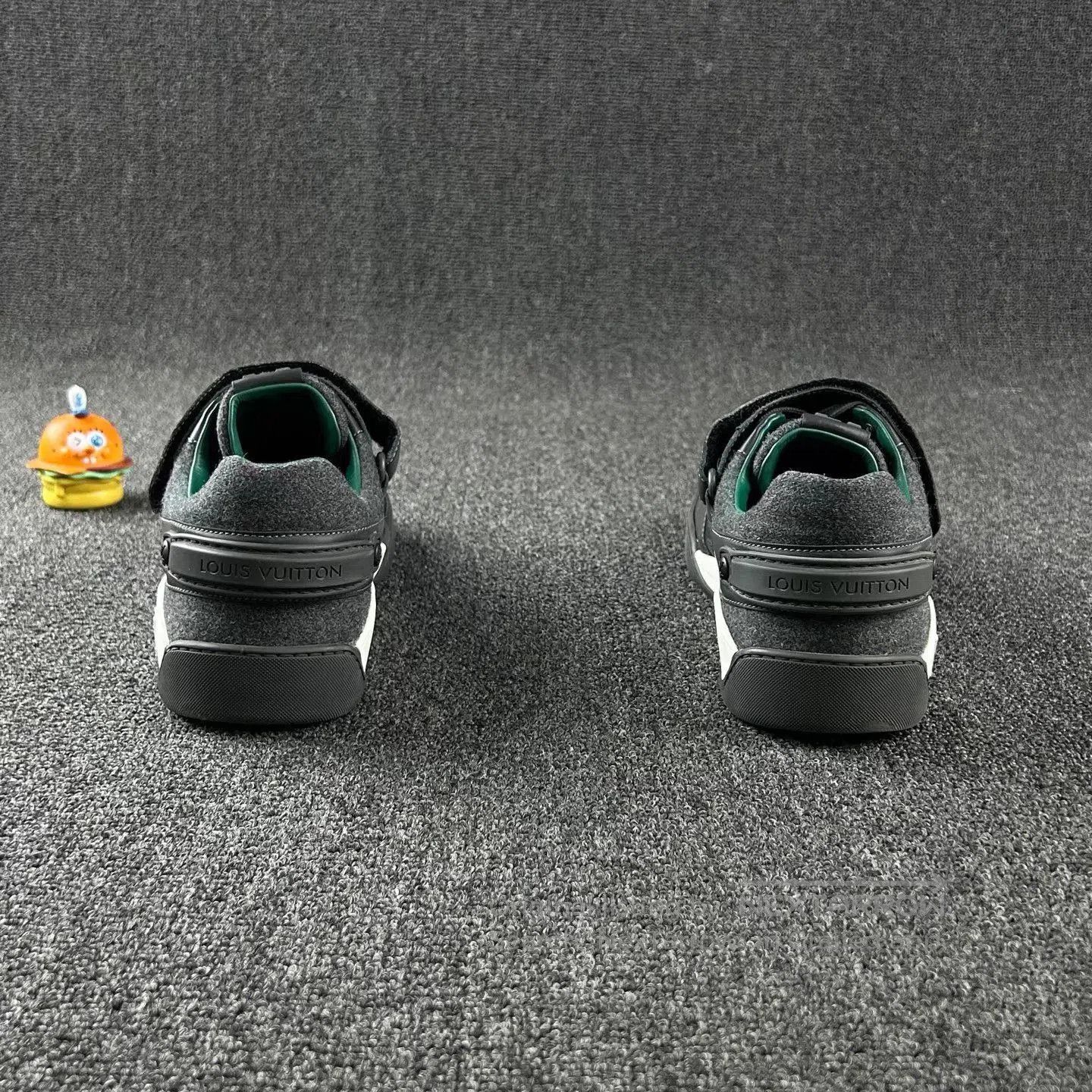 Louis Vuitton Black Low. Size US 10 / EU 43 - 5 Thumbnail