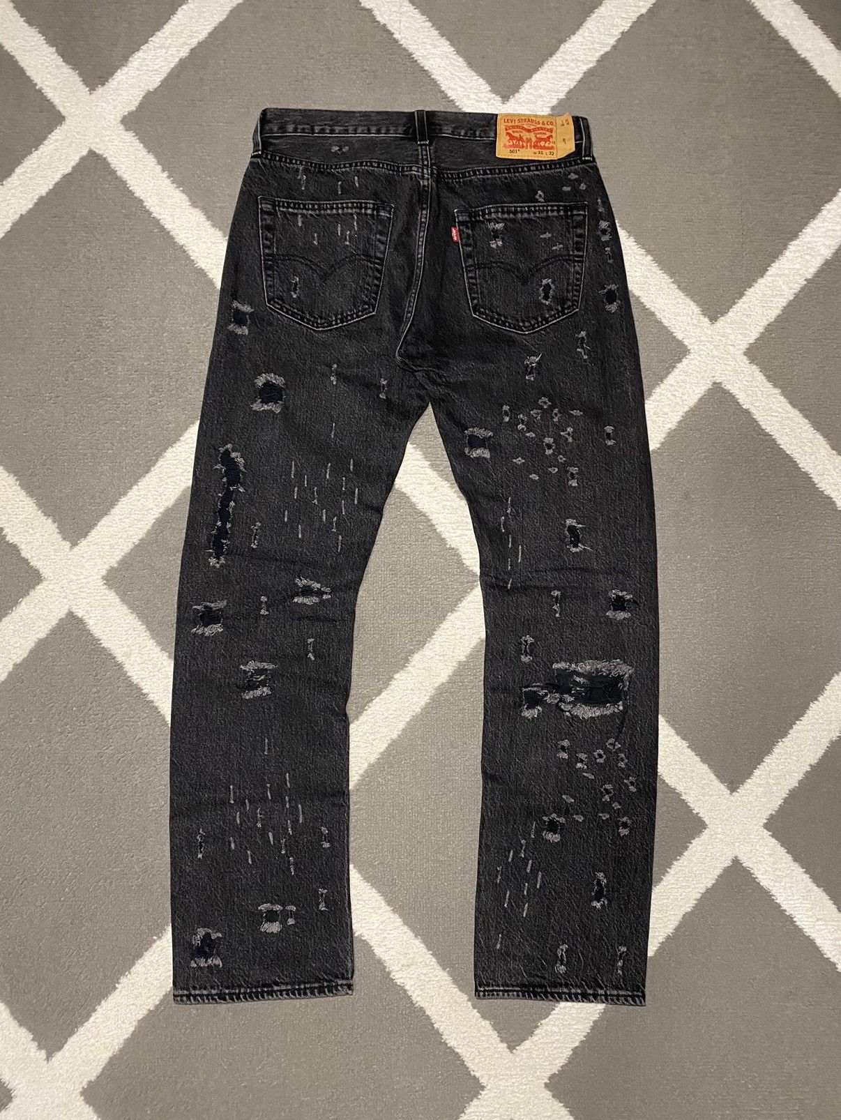 Levi's × Vintage Levi’s 501 Original Fit men’s Straight Fit Denim Jeans Size US 32 / EU 48 - 3 Thumbnail