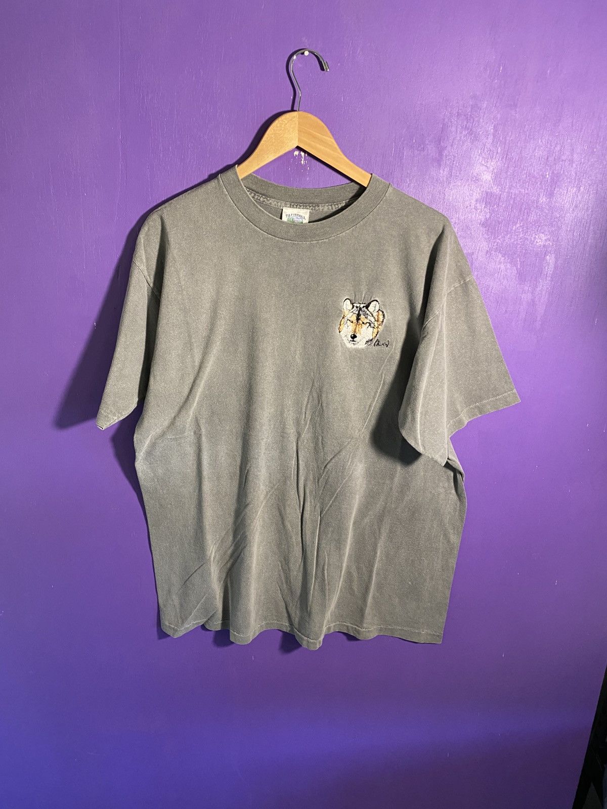 Other Vintage 90s embroidered wolf faded t-shirt Size US XL / EU 56 / 4 - 1 Thumbnail