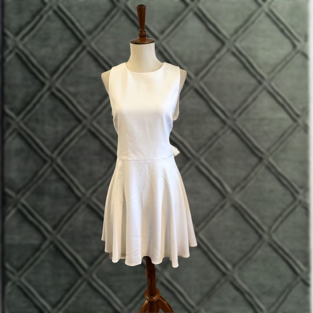 Alice + Olivia Alice + Olivia Dress White Mini 6 Tie Back Flare Women's Small Short Dress - Size 6, Regular, Tie Closure, White, Mini Dress, Women's Fashion Size M / US 6-8 / IT 42-44 - 1 Thumbnail