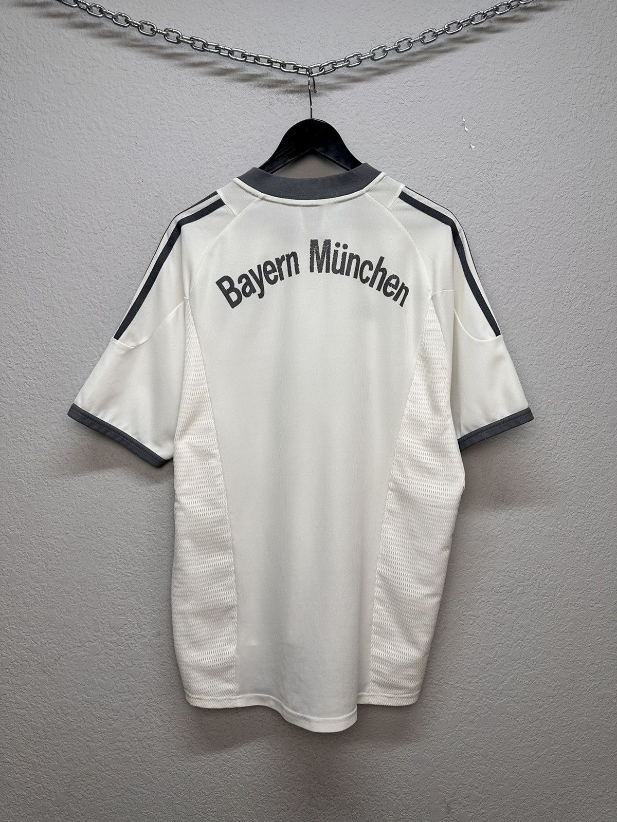 Adidas BAYERN MUNICH 2002/3 FOOTBALL ADIDAS Soccer jersey VINTAGE Size US L / EU 52-54 / 3 - 10 Thumbnail