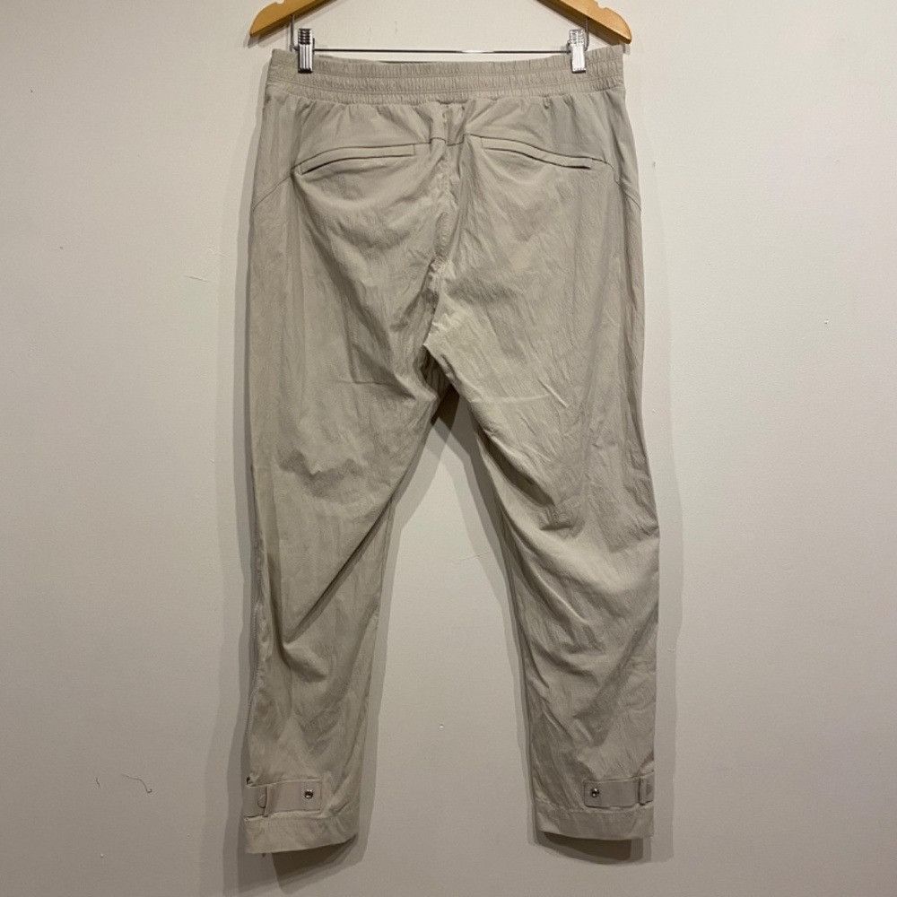 Athleta Athleta Trekkie Belted Stone Hiking Pants Size 34" / US 12 / IT 48 - 2 Thumbnail