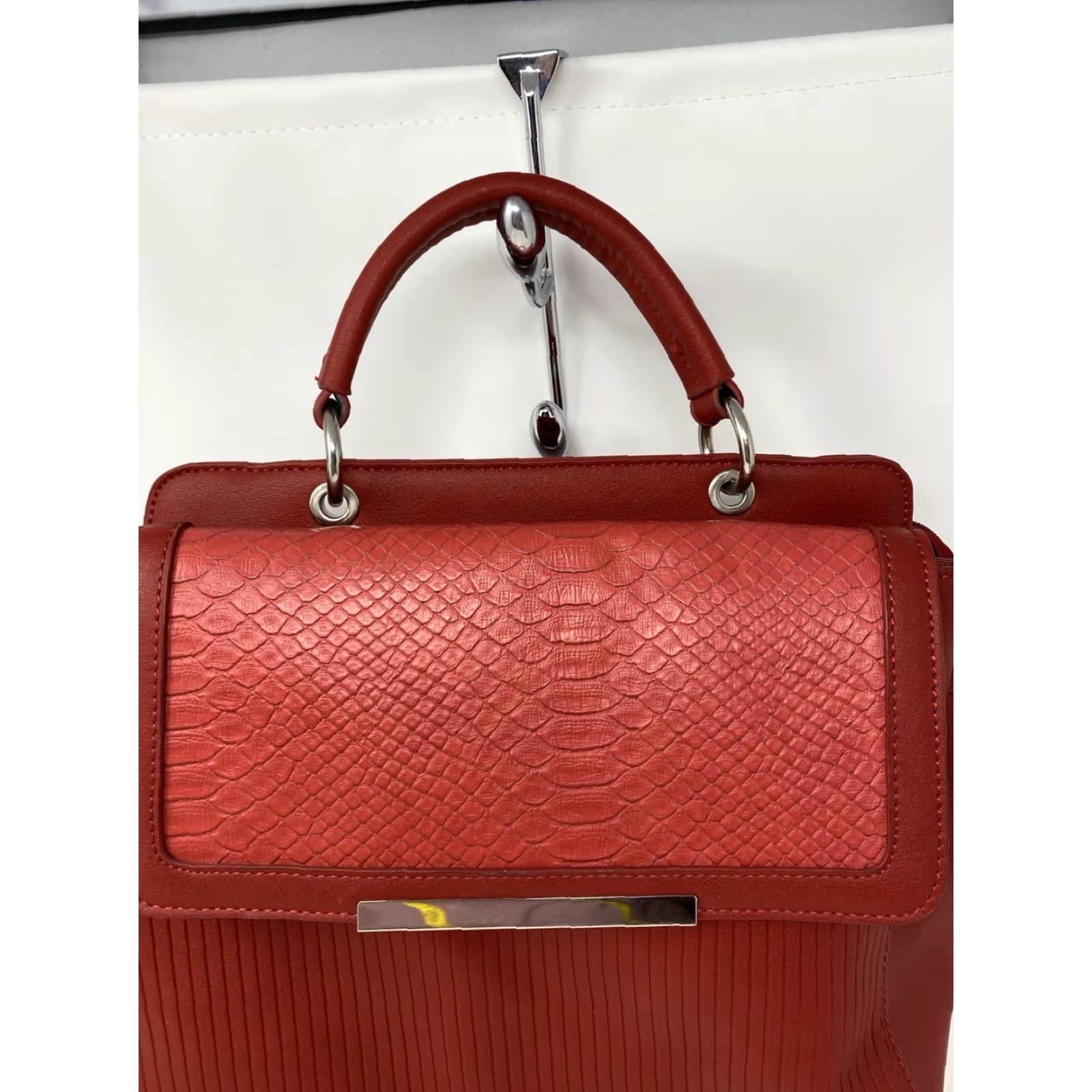 Vintage Karla Hanson Crossbody Bag Red Snake Print Faux Leather Pockets Crossbody Strap Card Holder Vintage No Size M / US 6-8 / IT 42-44 - 2 Thumbnail