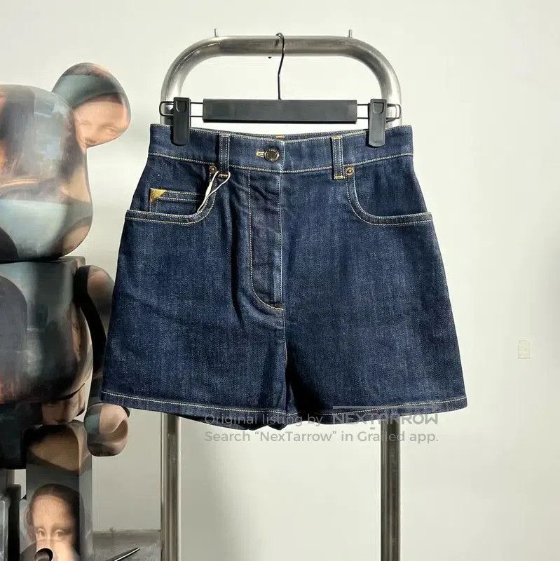 Louis Vuitton Louis Vuitton Denim Women's Shorts in Dark Blue . Size 28" / US 6 / IT 42 - 1 Thumbnail