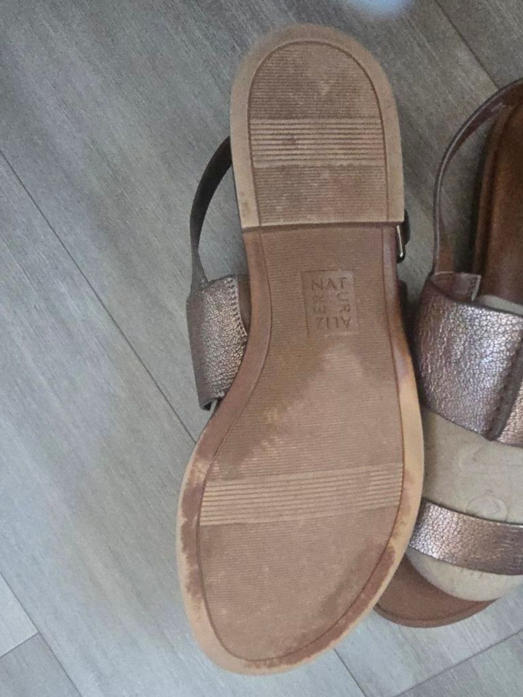 Naturalizer Women's Naturalizer Bronze Metallic Sandals Size 9 Size US 9 / IT 39 - 7 Thumbnail