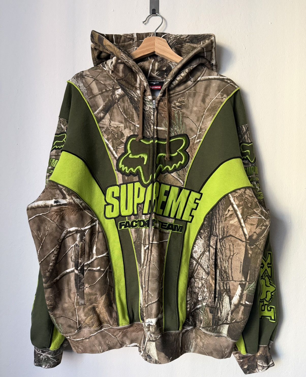 Fox Racing × Supreme Supreme FW25 Fox Racing Zip Up Hooded Sweatshirt Size XL NWT Size US XL / EU 56 / 4 - 1 Thumbnail