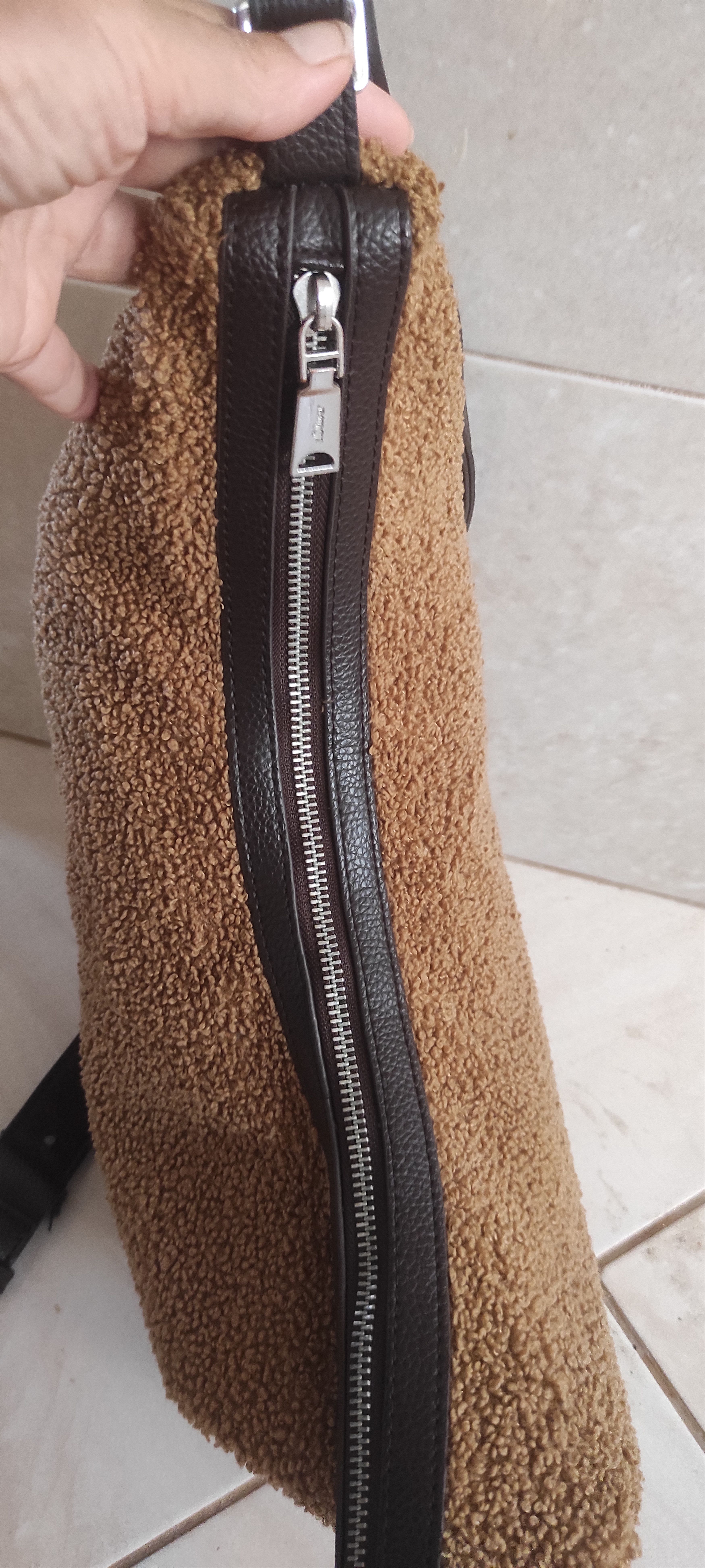 s.Oliver s.Oliver Teddy Plush Crossbody Bag Sandstein Size ONE SIZE - 8 Thumbnail