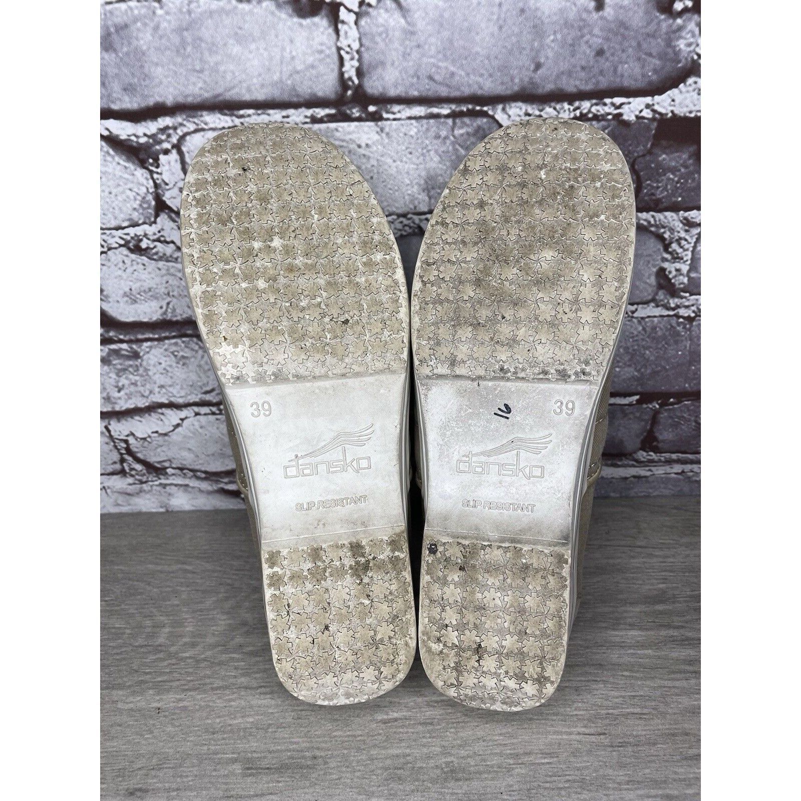 Other Dansko Volley Vegan Tan Beige Khaki Canvas Non Slip Clogs Wo Size US 8.5 / IT 38.5 - 15 Thumbnail