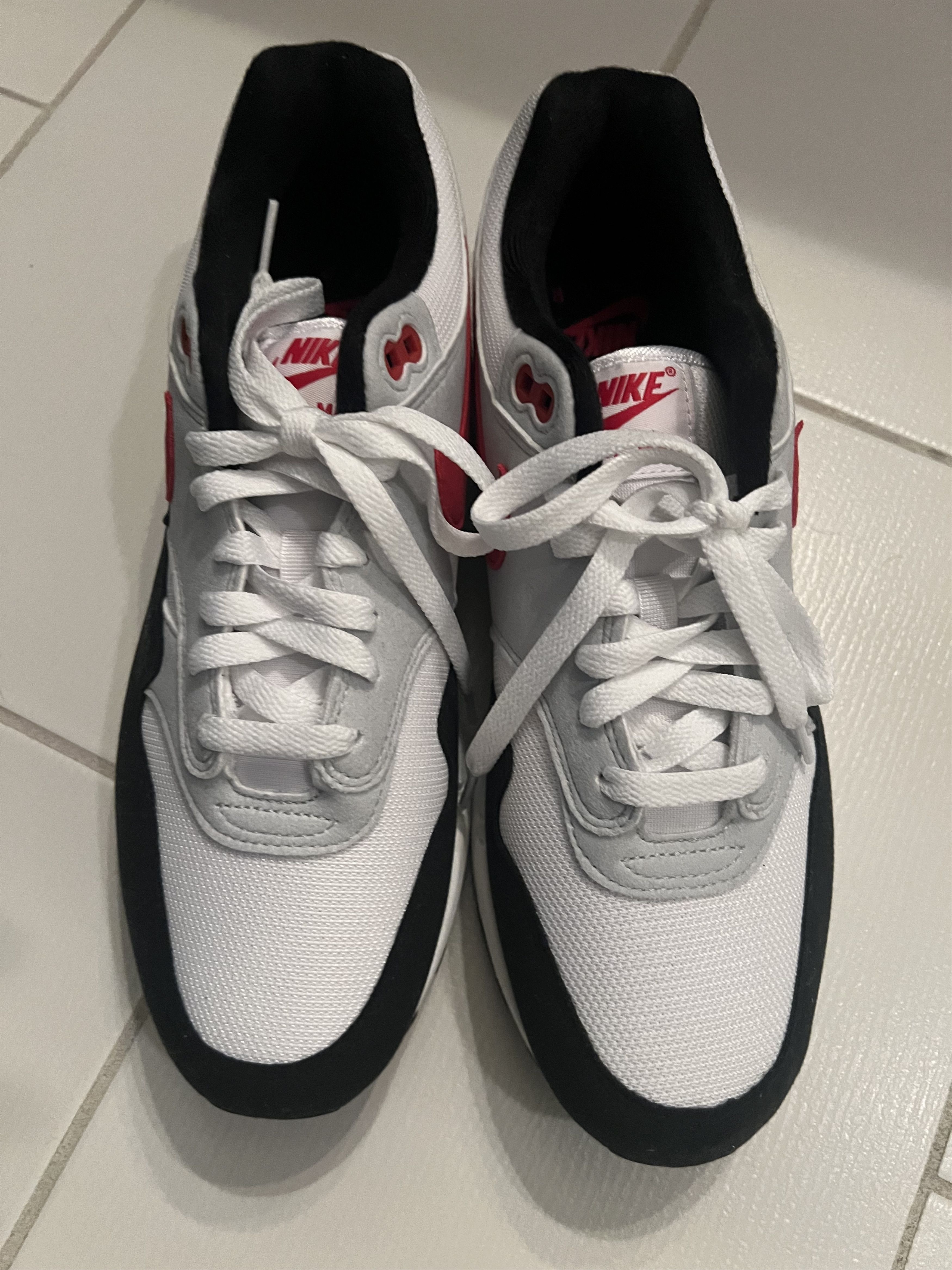 Nike NIKE AIR MAX 1 White & University Red Size US 9.5 / EU 42-43 - 1 Thumbnail