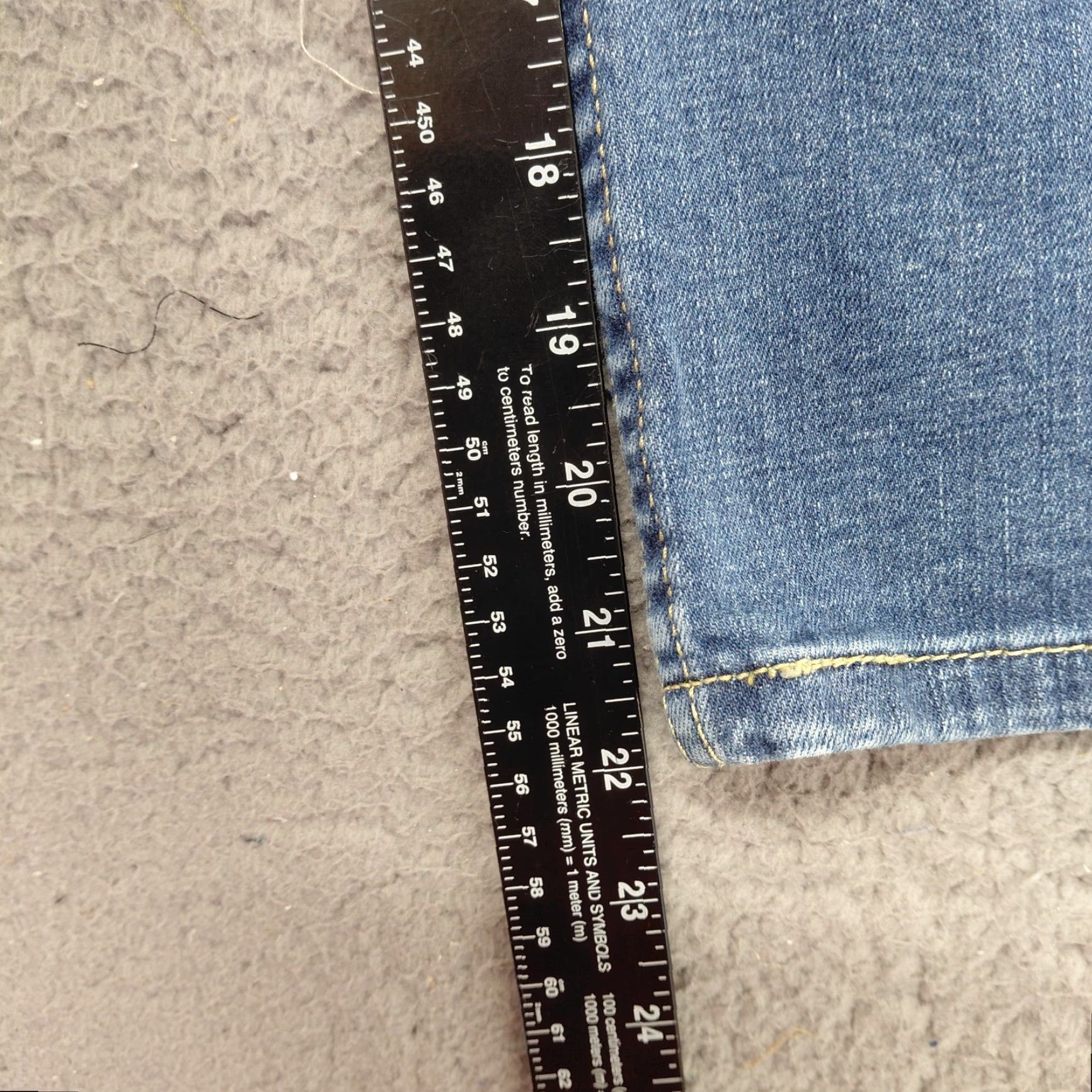 Levi's Levi’s Capri Jeans Women’s 26 Blue Denim Straight Leg Cropped Fits 27×22 Jeans Capris five-pocket Regular Rise Adult Women Size 26" / US 2 / IT 38 - 7 Thumbnail