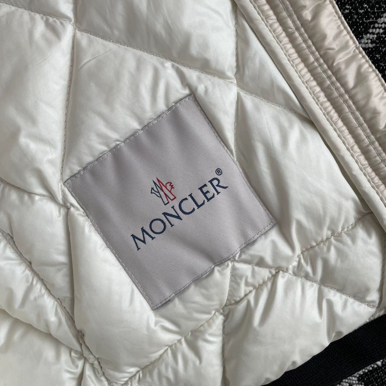 Moncler Moncler kids beige puffer jacket size 12 unisex Size XXS / US 00 / IT 34 - 4 Thumbnail