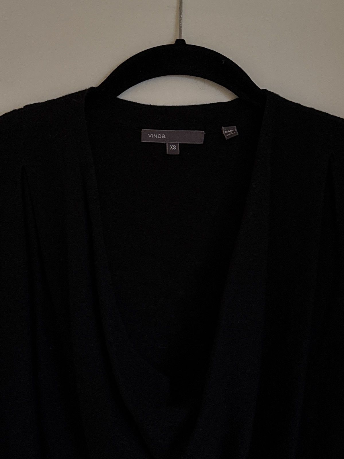 Vince Vince Deep Neck Black Top Size XS / US 0-2 / IT 36-38 - 2 Thumbnail