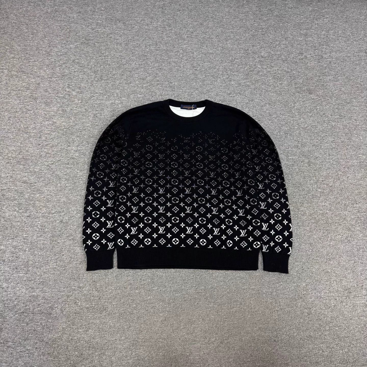 LV Monogram gradient logo knit top L 99 new