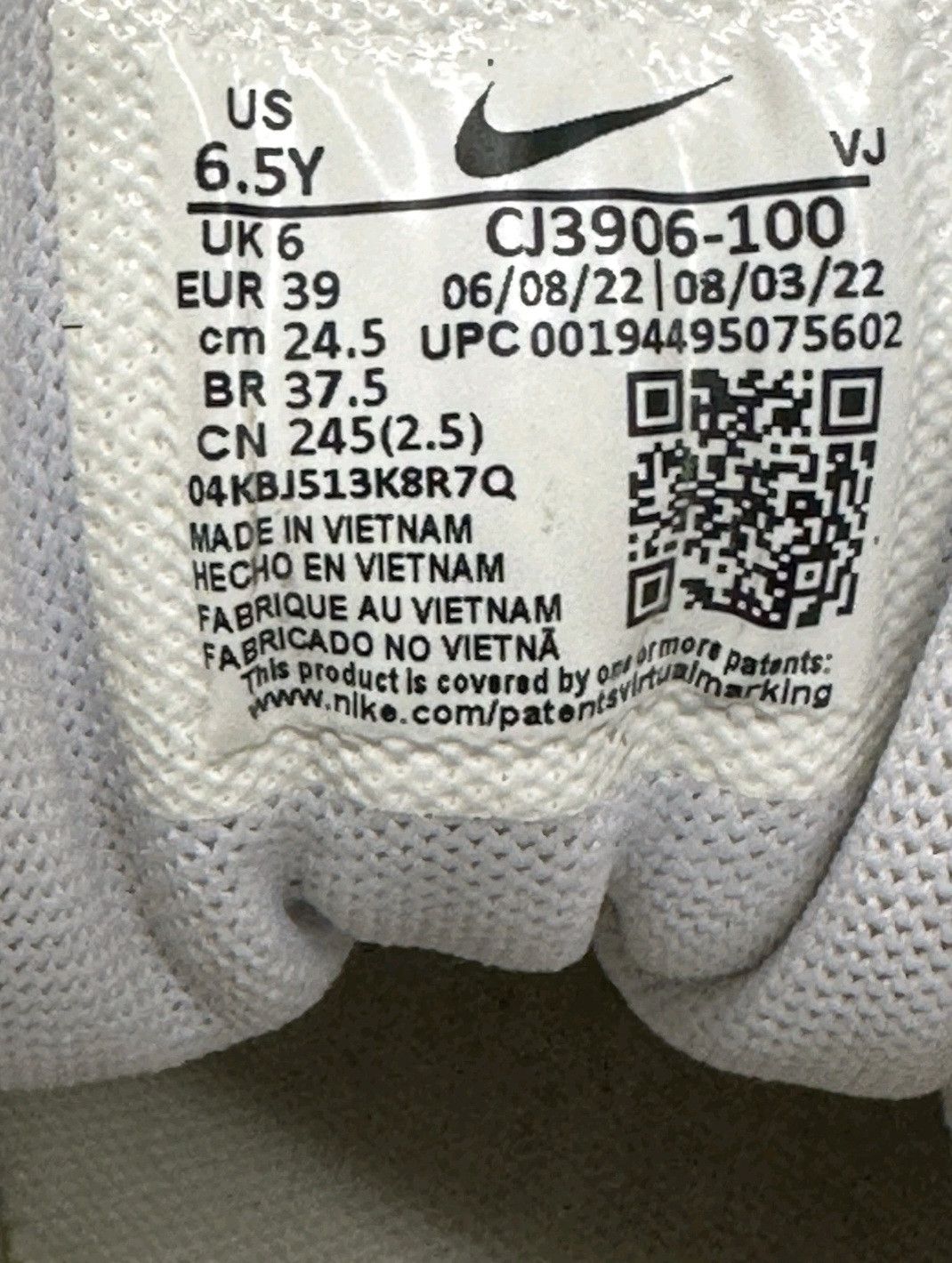 Nike Nike Air Max 95 Recraft Triple White CJ3906100 Size 6.5Y Size US 6.5 / EU 39-40 - 7 Thumbnail