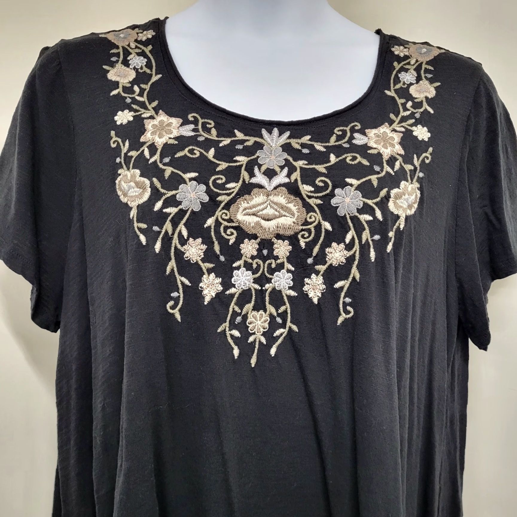 Vintage Terre Bleue Blouse Women's XXL Black Floral Embroidered Top Asymmetrical Tunic Cap Sleeve Jersey Cotton Vintage? No — Not Vintage. Size XXL / US 16-18 / IT 52-54 - 3 Thumbnail