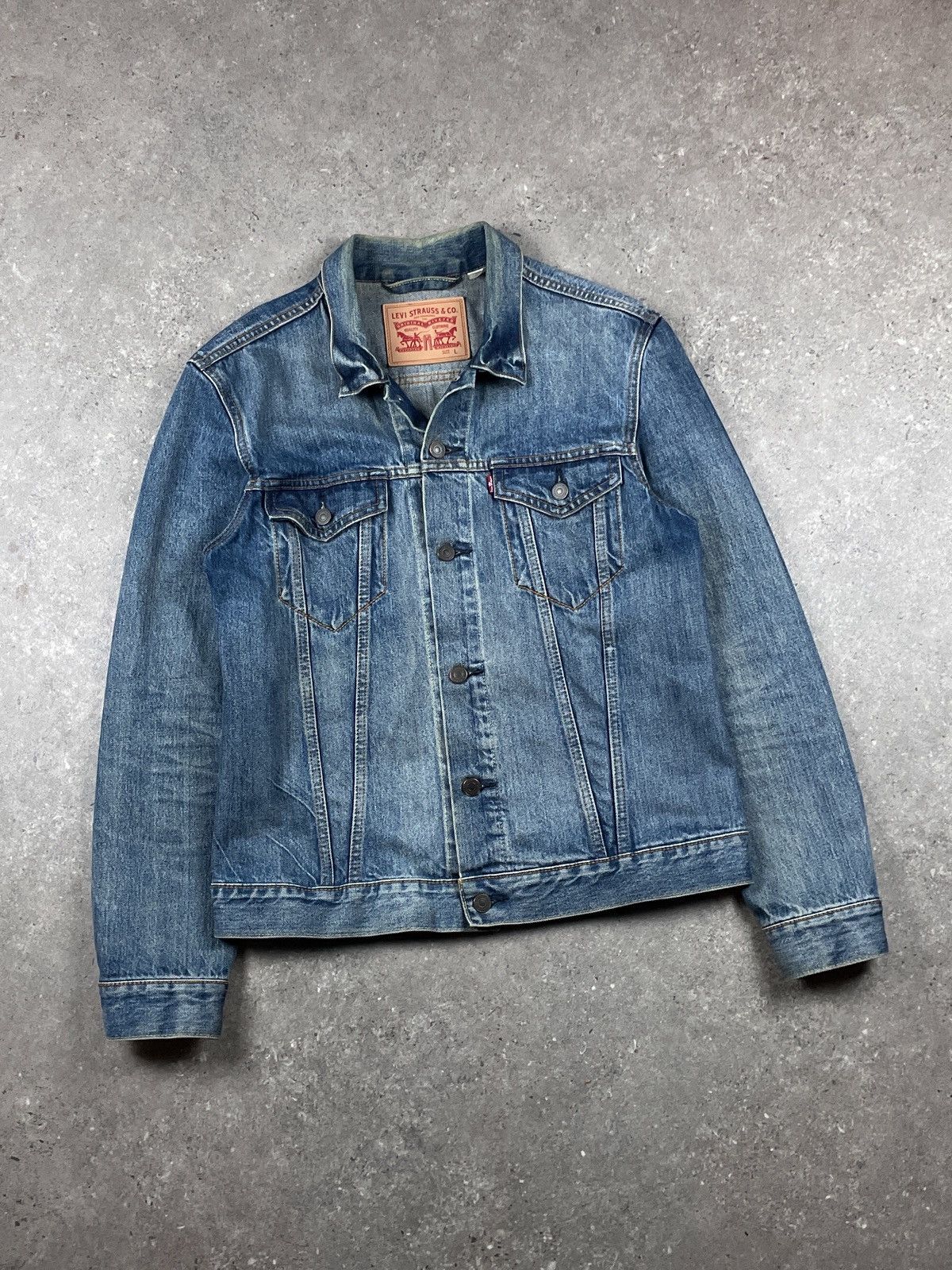 Levi's STEAL! 2000s Levi’s Big D Washed Denim Jacket Size US L / EU 52-54 / 3 - 1 Thumbnail