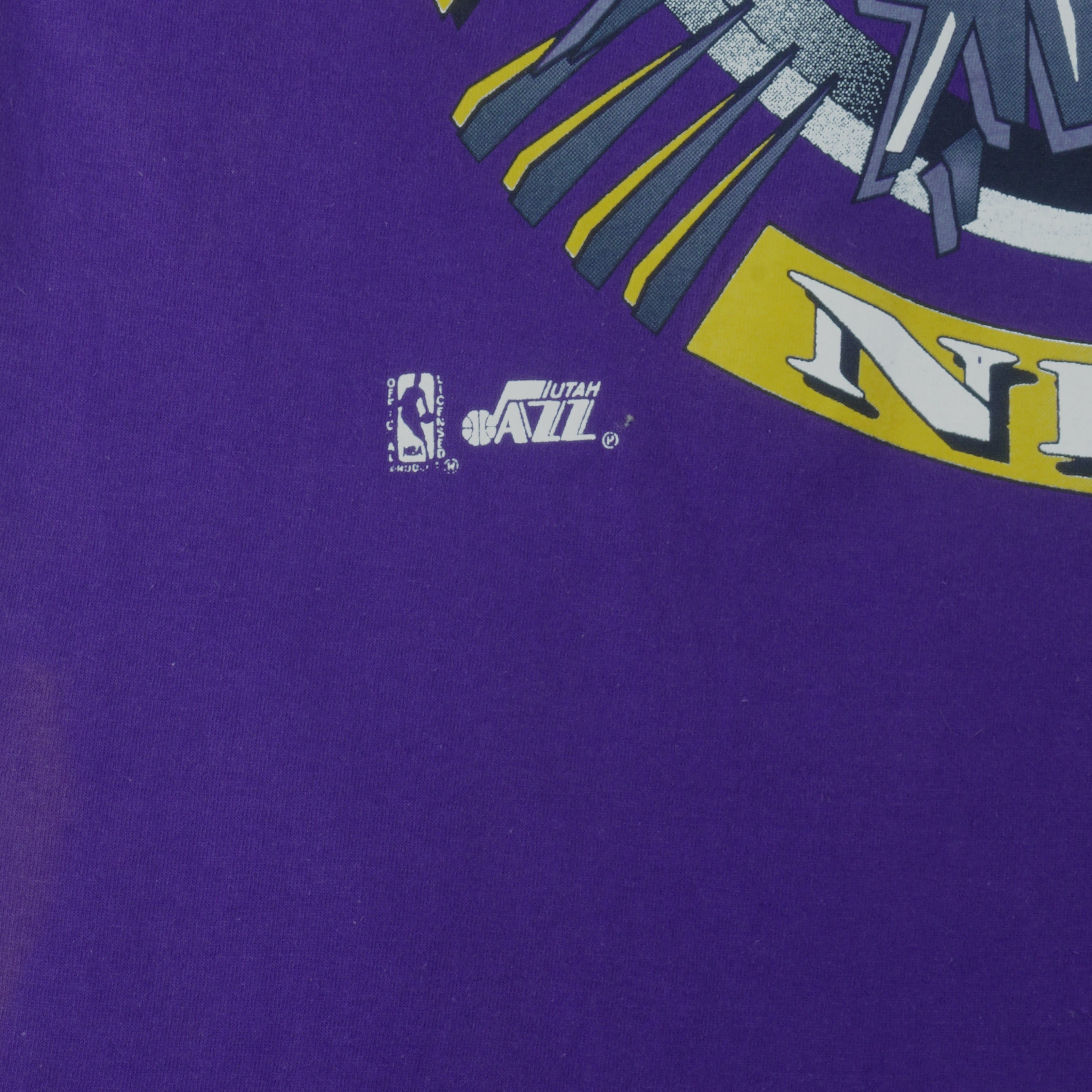 Trench USA NBA - Utah Jazz Spell-Out T-Shirt 1990s Size US XL / EU 56 / 4 - 3 Thumbnail