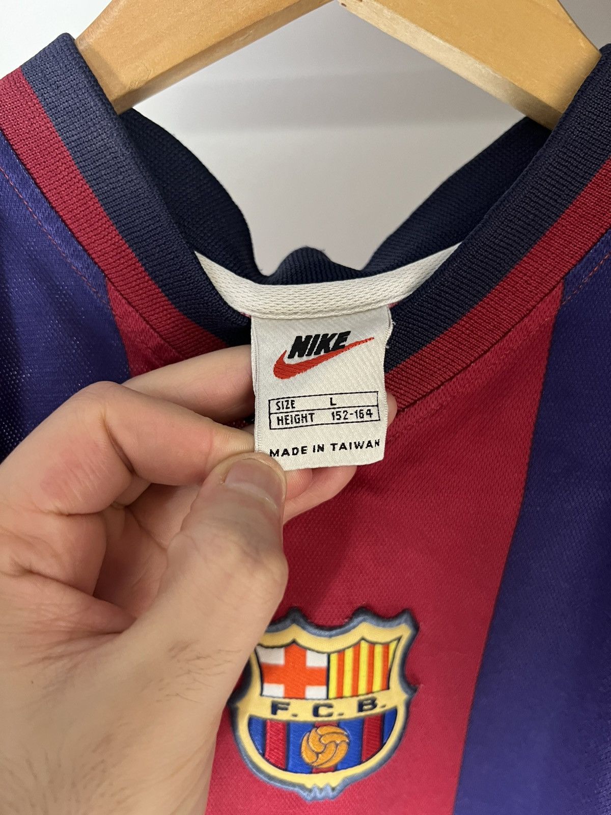 Nike VINTAGE NIKE FC BARCELONA SPAIN SOCCER JERSEY RETRO Y2K 90s Size US XS / EU 42 / 0 - 10 Thumbnail