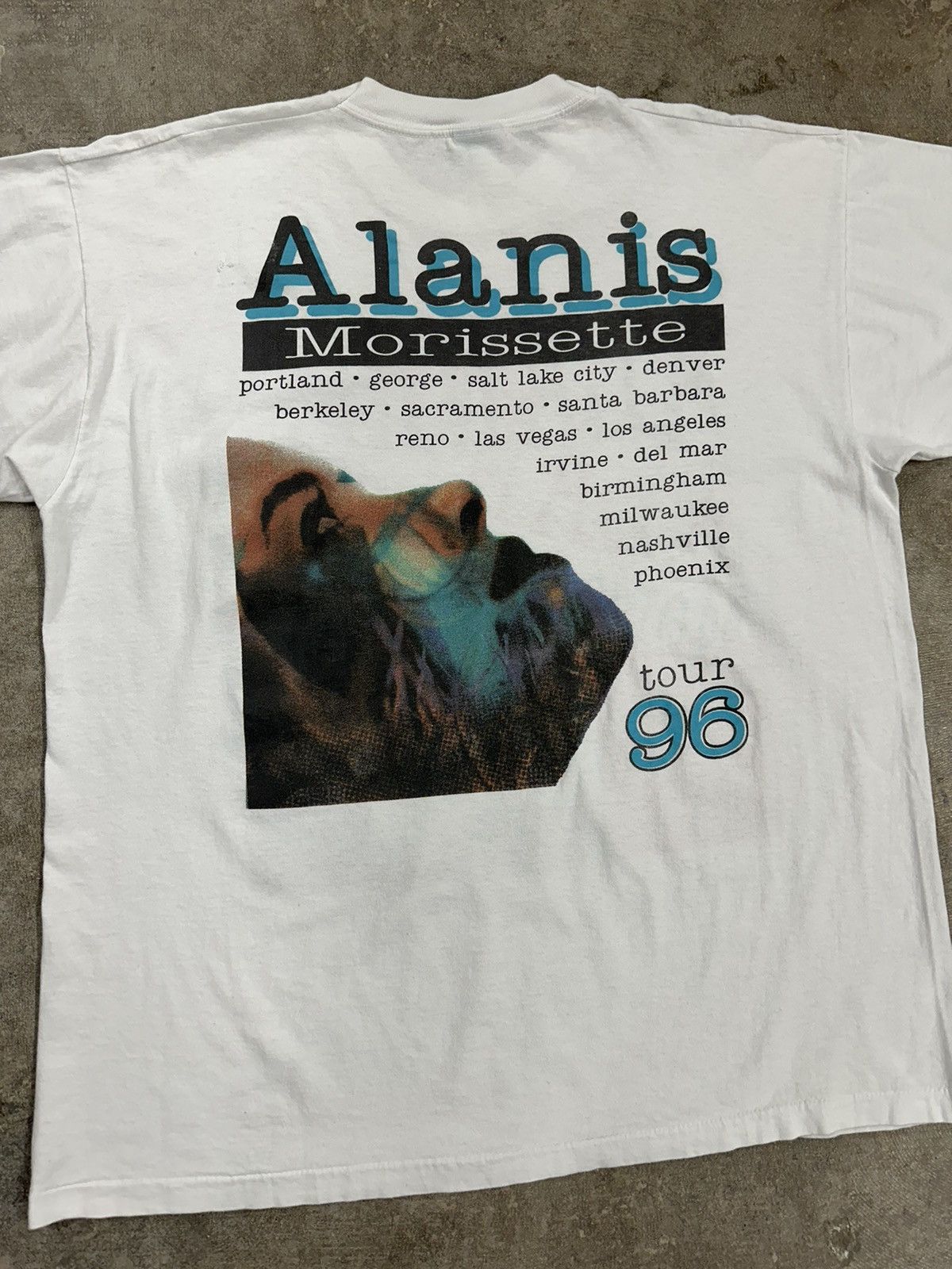 Vintage Vintage 90s Alanis Morissette Jagged Little Pill 96 T-Shirt Size US L / EU 52-54 / 3 - 4 Thumbnail