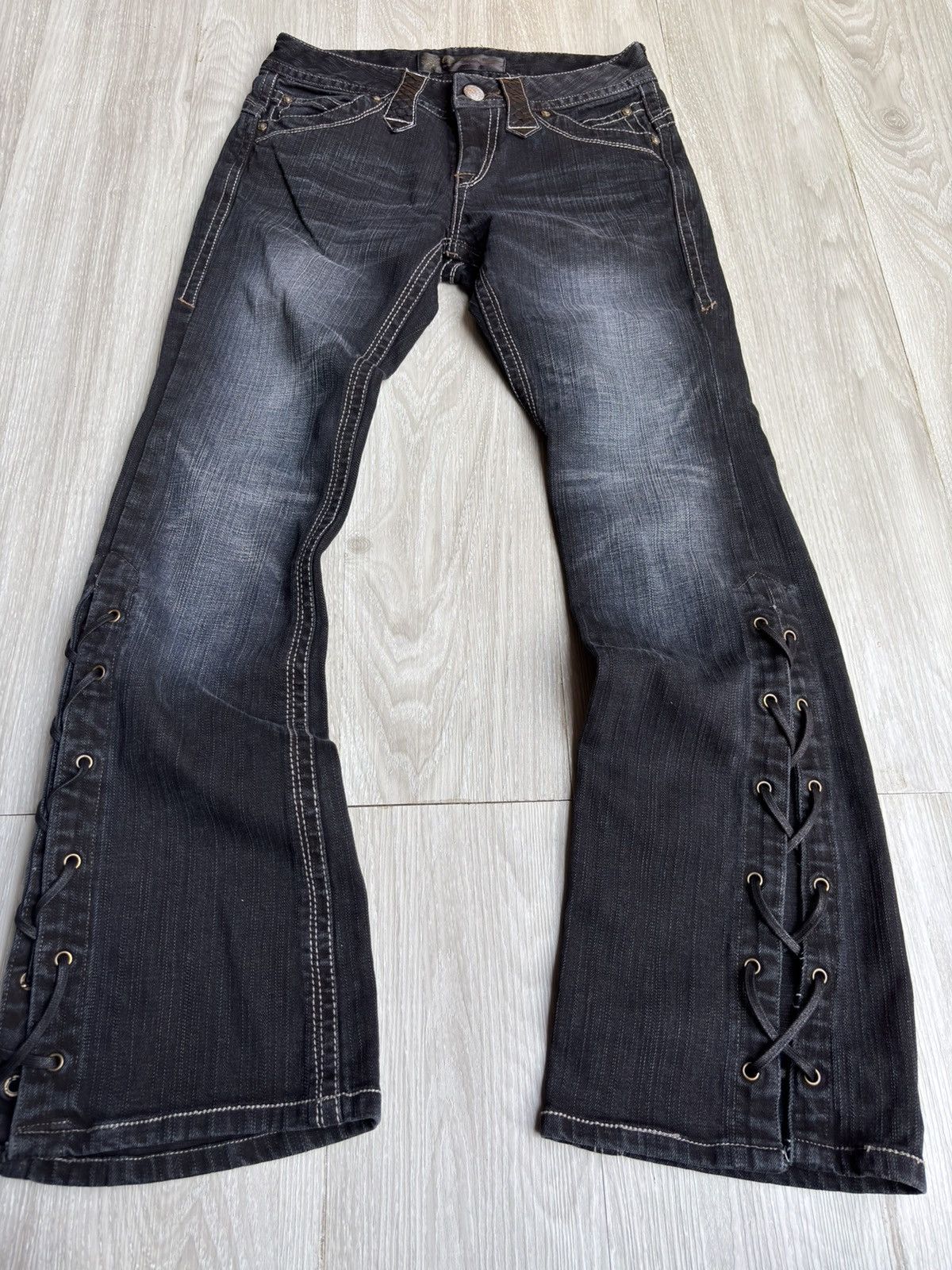 Tornado Mart Snakeskin Imprint Lace-Up Flared Jeans – Paroxa