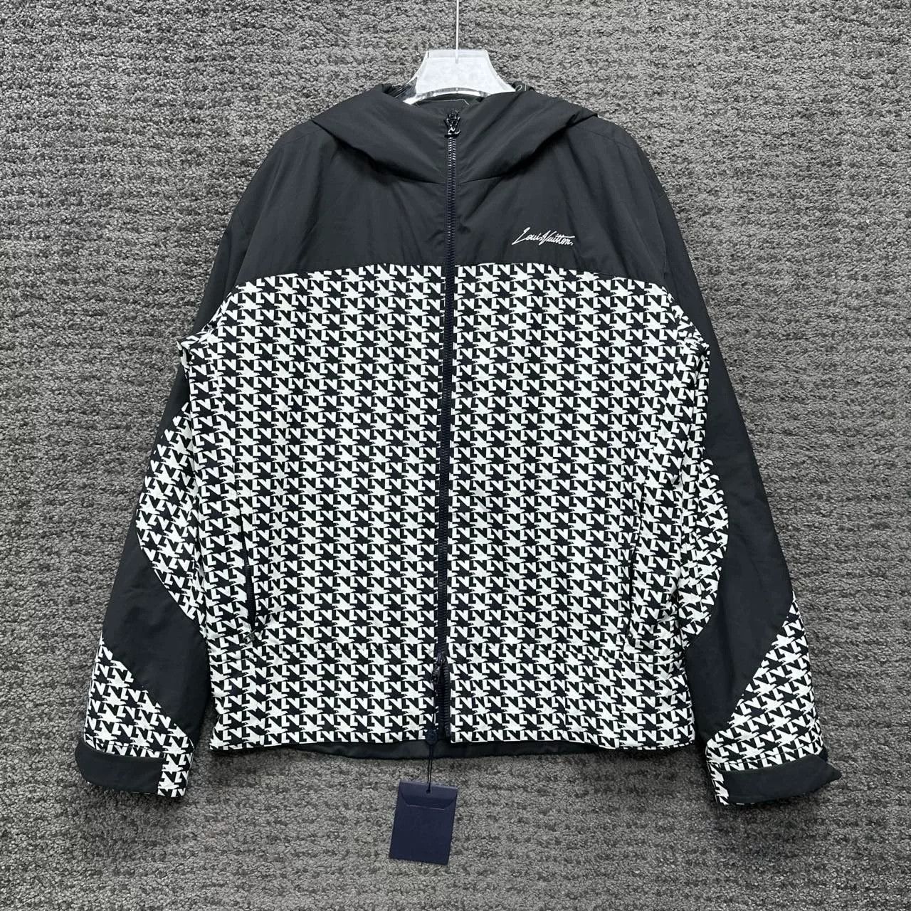 Louis Vuitton louis vuitton hooded zip jacket in houndstooth Size US L / EU 52-54 / 3 - 1 Thumbnail