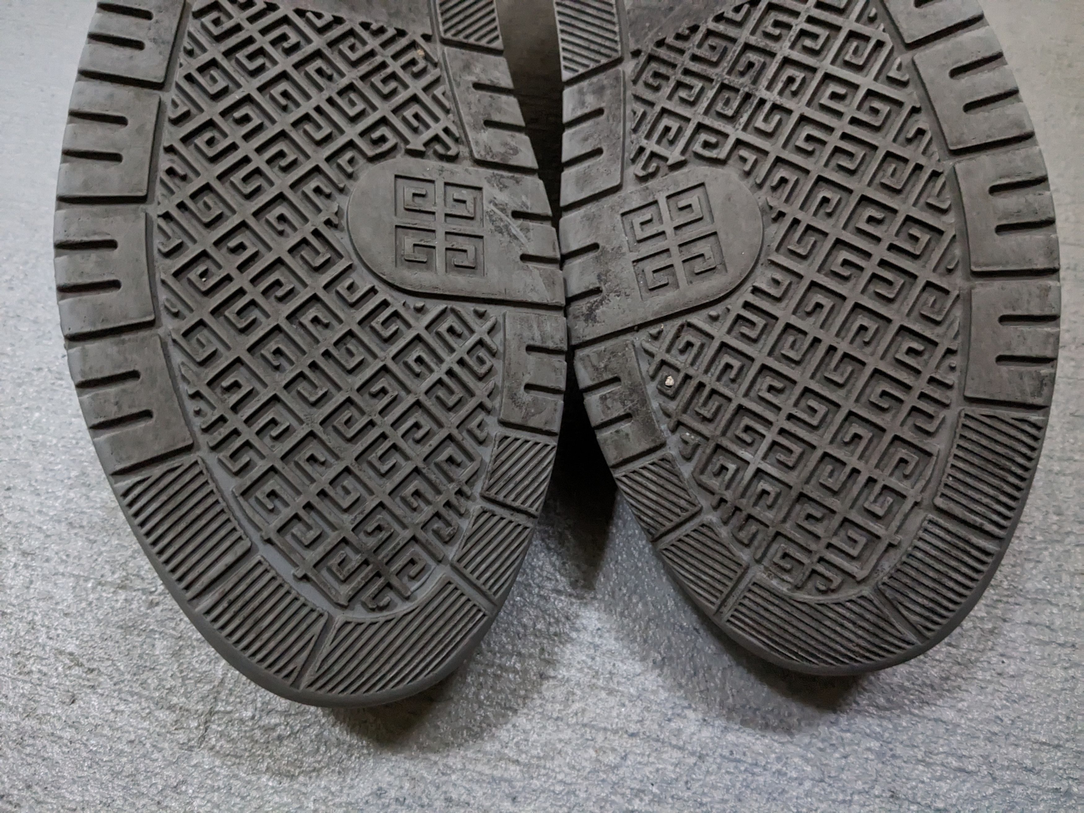 Givenchy Givenchy G4 Sneakers Gray 9 42 Leather Matthew Williams Size US 9 / EU 42 - 21 Thumbnail