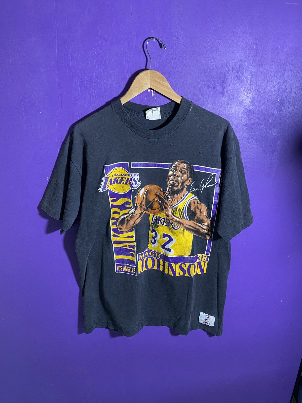 NBA × Nutmeg × Vintage Vintage 90s Nutmeg Lakers magic Johnson t-shirt Size US XL / EU 56 / 4 - 1 Thumbnail