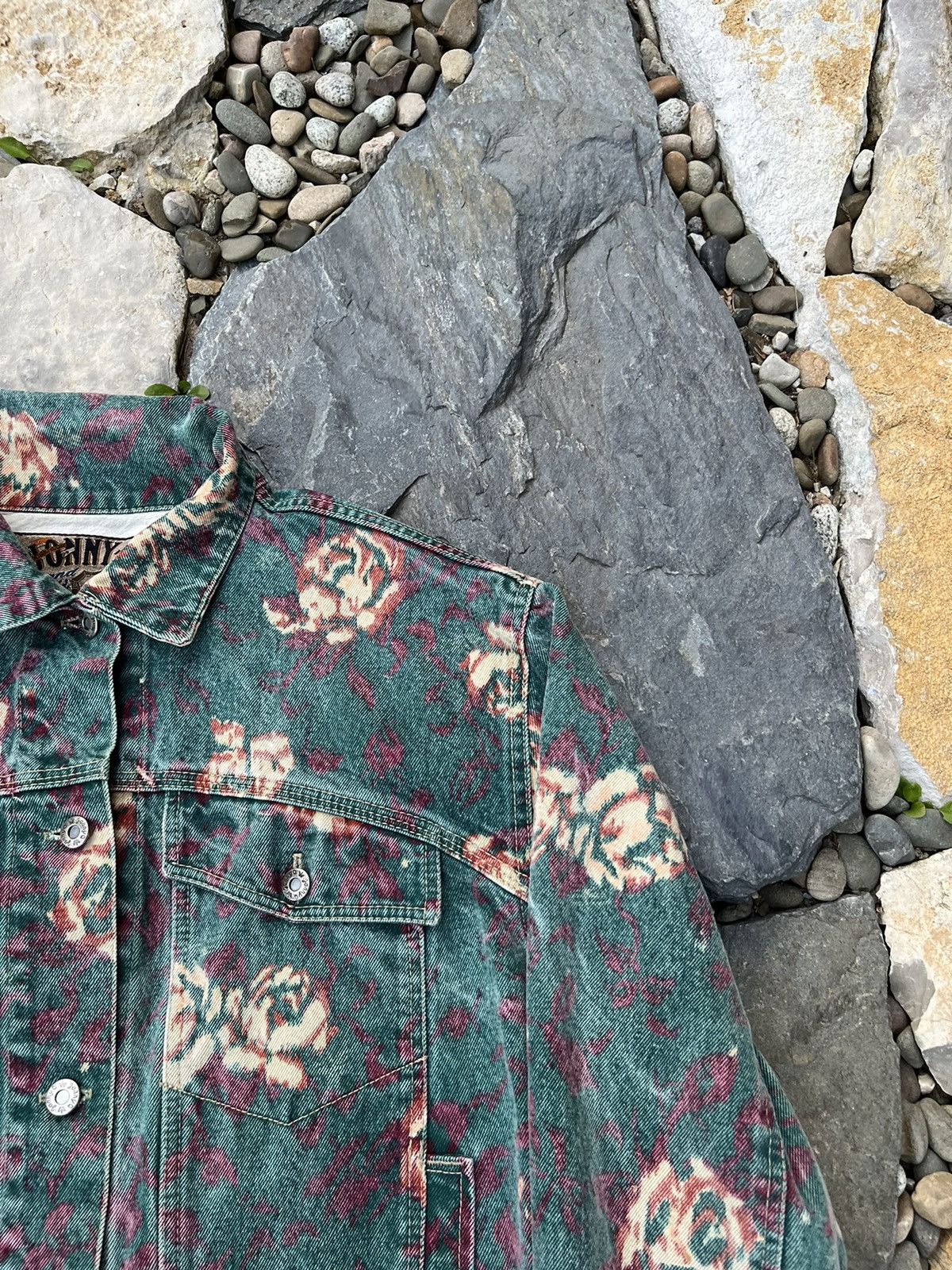 Vintage Vintage Jonny-q y2k all over print cropped denim jacket Size US M / EU 48-50 / 2 - 3 Thumbnail