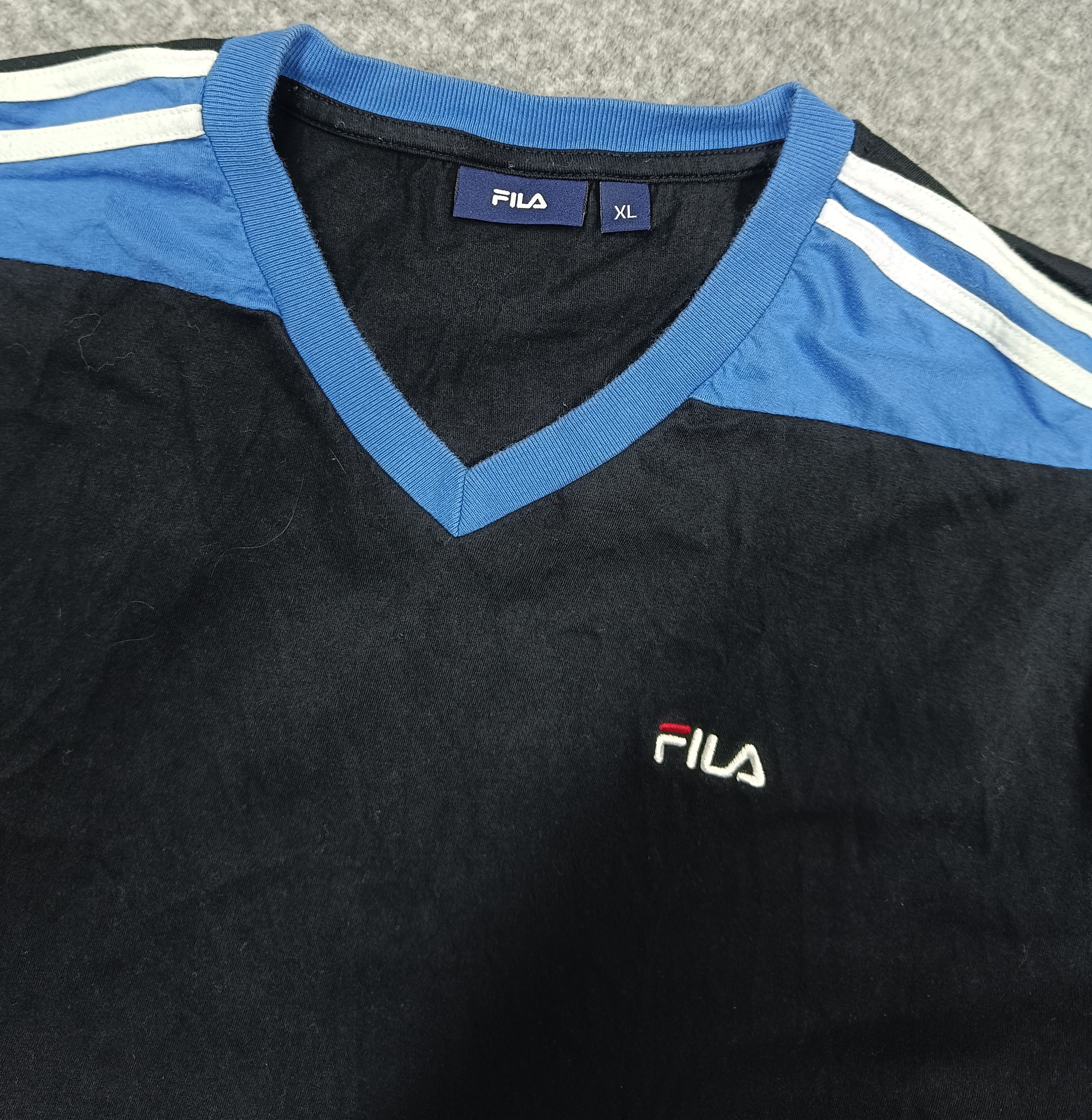 Fila Vintage 90s Fila t-shirt size XL V-neck Size US XL / EU 56 / 4 - 3 Thumbnail