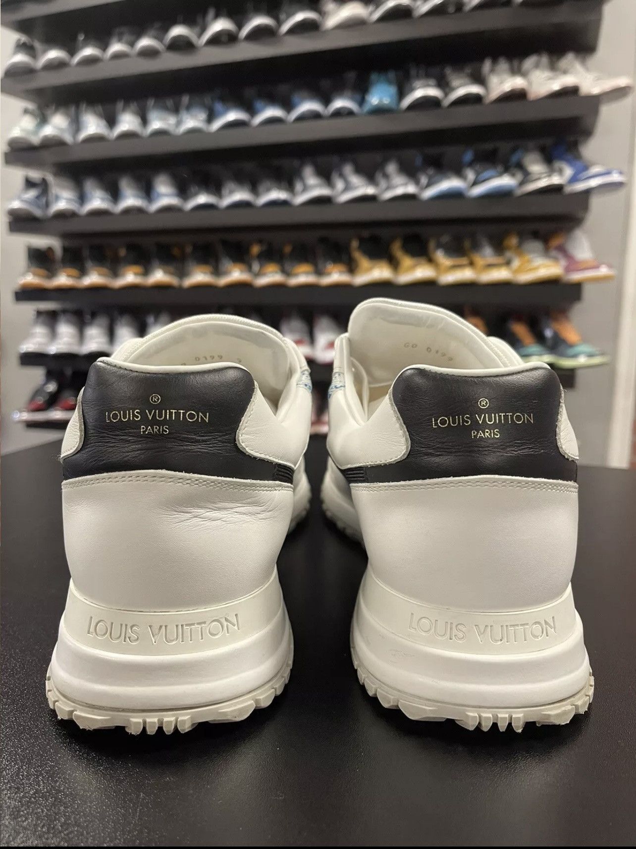 Louis Vuitton Size 10US/9LV - Louis Vuitton Run Away Sneaker White/Blue Size US 10 / EU 43 - 4 Thumbnail