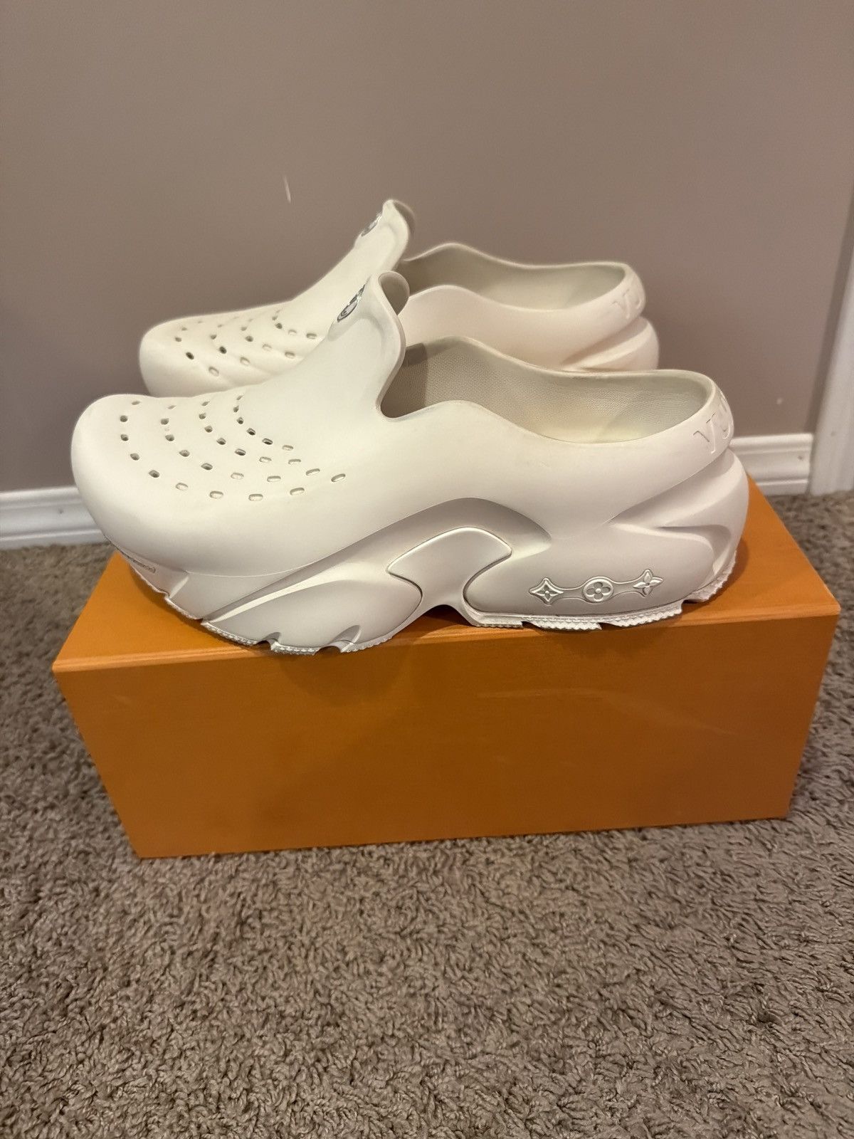 Louis Vuitton Louis Vuitton Shark Clog Size US 10 / EU 43 - 2 Thumbnail