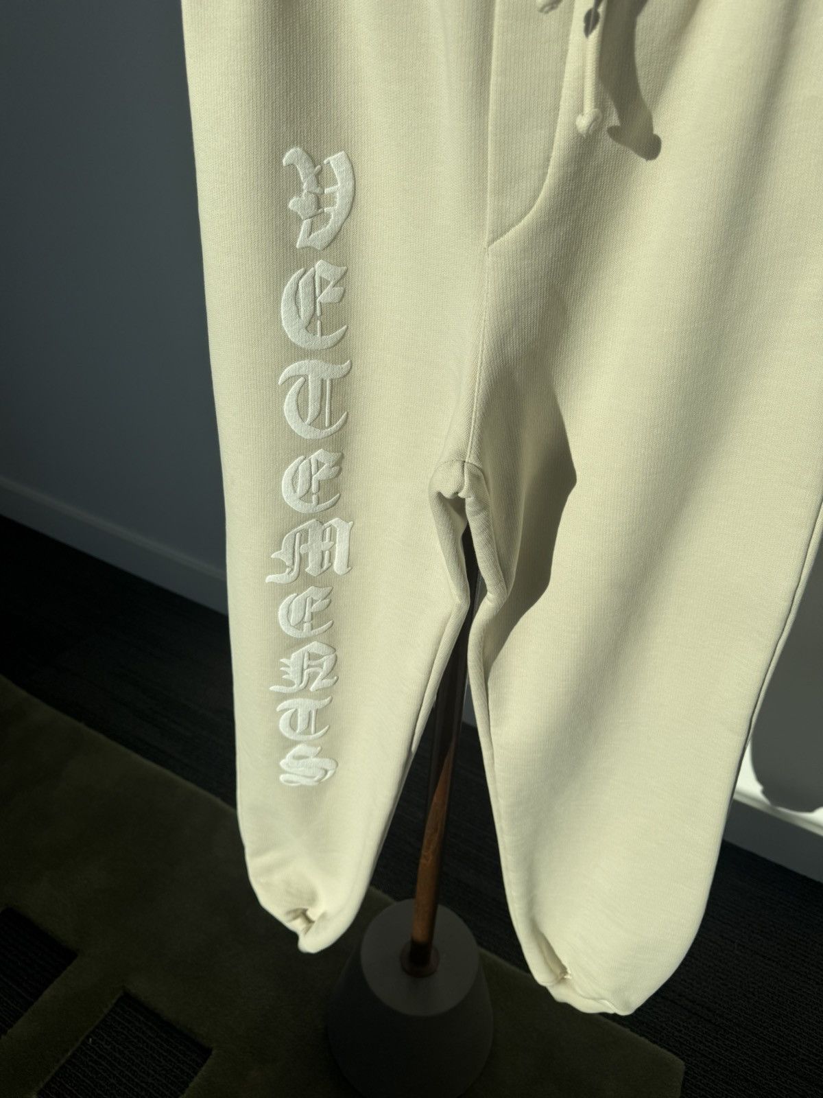 Vetements Vetements old english / anarchy sweatpants Size US 34 / EU 50 - 2 Thumbnail