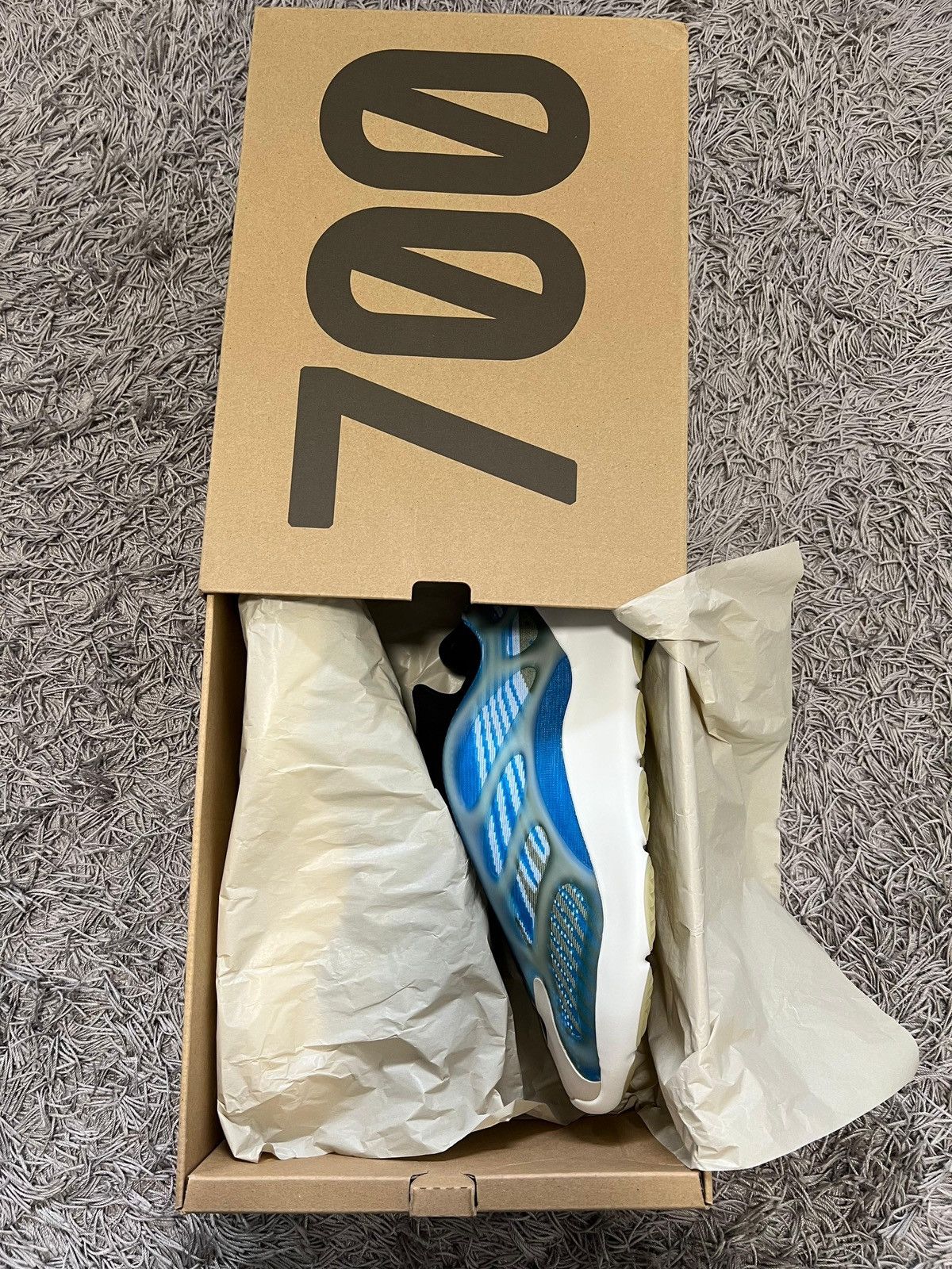 Adidas Adidas Yeezy 700 V3 Arzareth Size US 10 / EU 43 - 10 Thumbnail