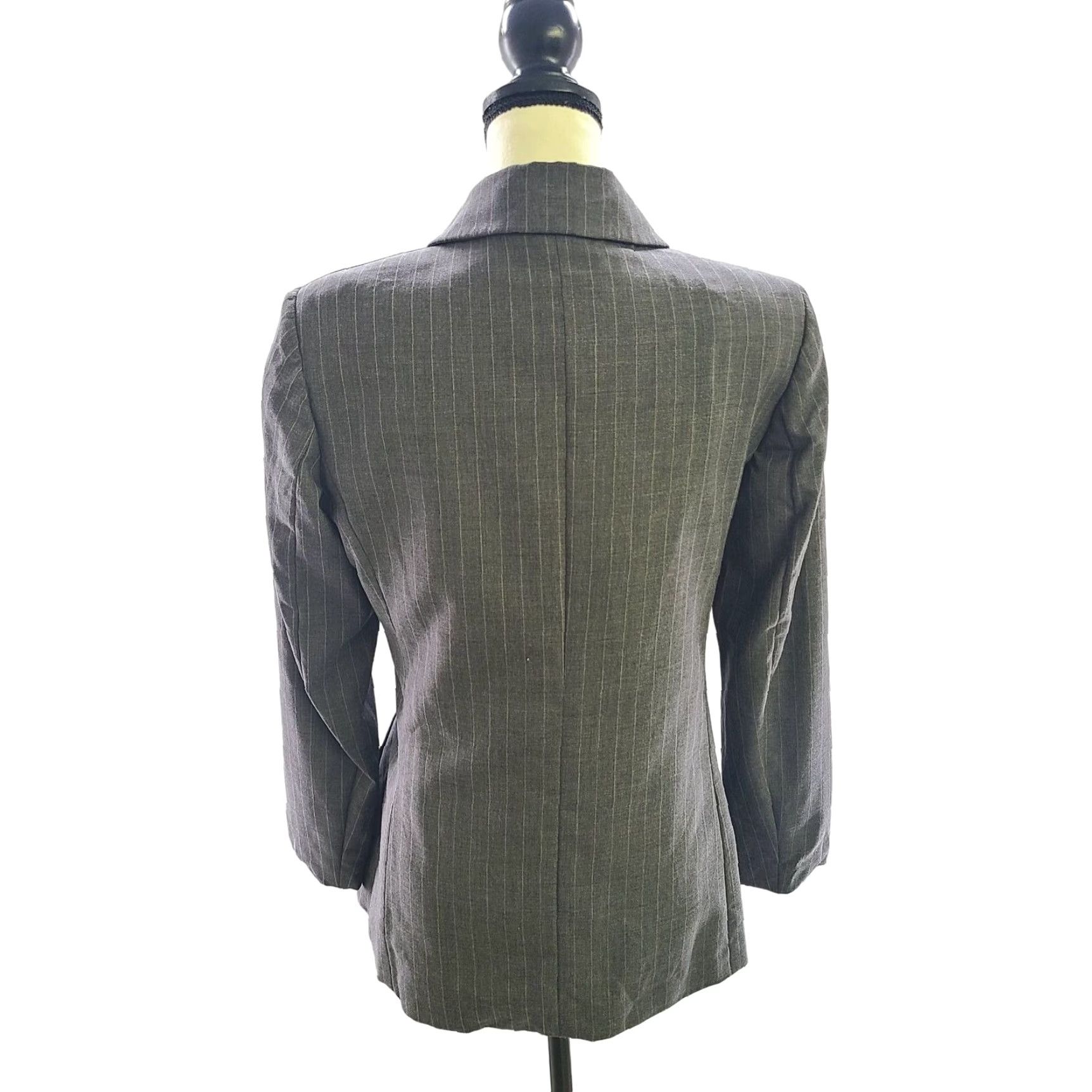 Vintage VINTAGE Studio Milano Blazer Jacket Women 100% Wool Gray Pinstripe Size 8 Woolen, Italian Made, 90s Business Formal Womens Blazer Size M / US 6-8 / IT 42-44 - 4 Thumbnail
