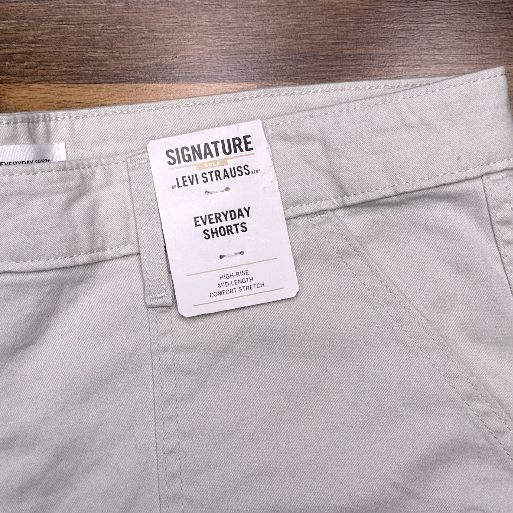 Vintage Levis Signature by Levi Strauss & Co. Signature Gold Everyday Shorts Beige 16 Relaxed High Rise 4.5in Inseam Women NWT Size 38" / US 16 / IT 52 - 3 Thumbnail